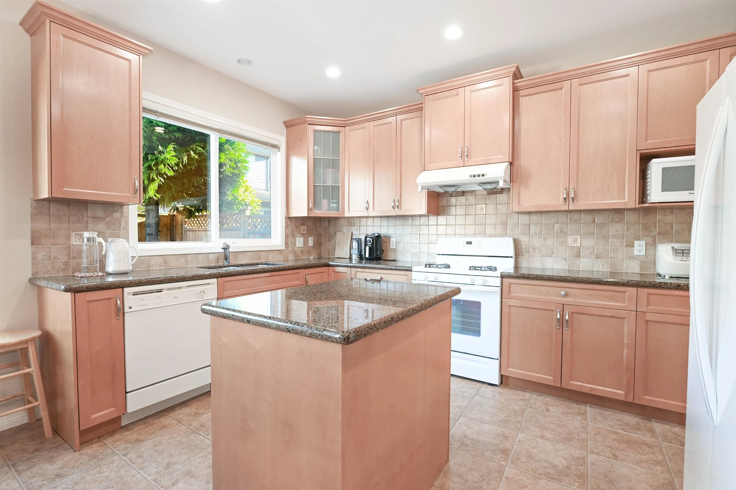 9382 Pauleshin Crescent