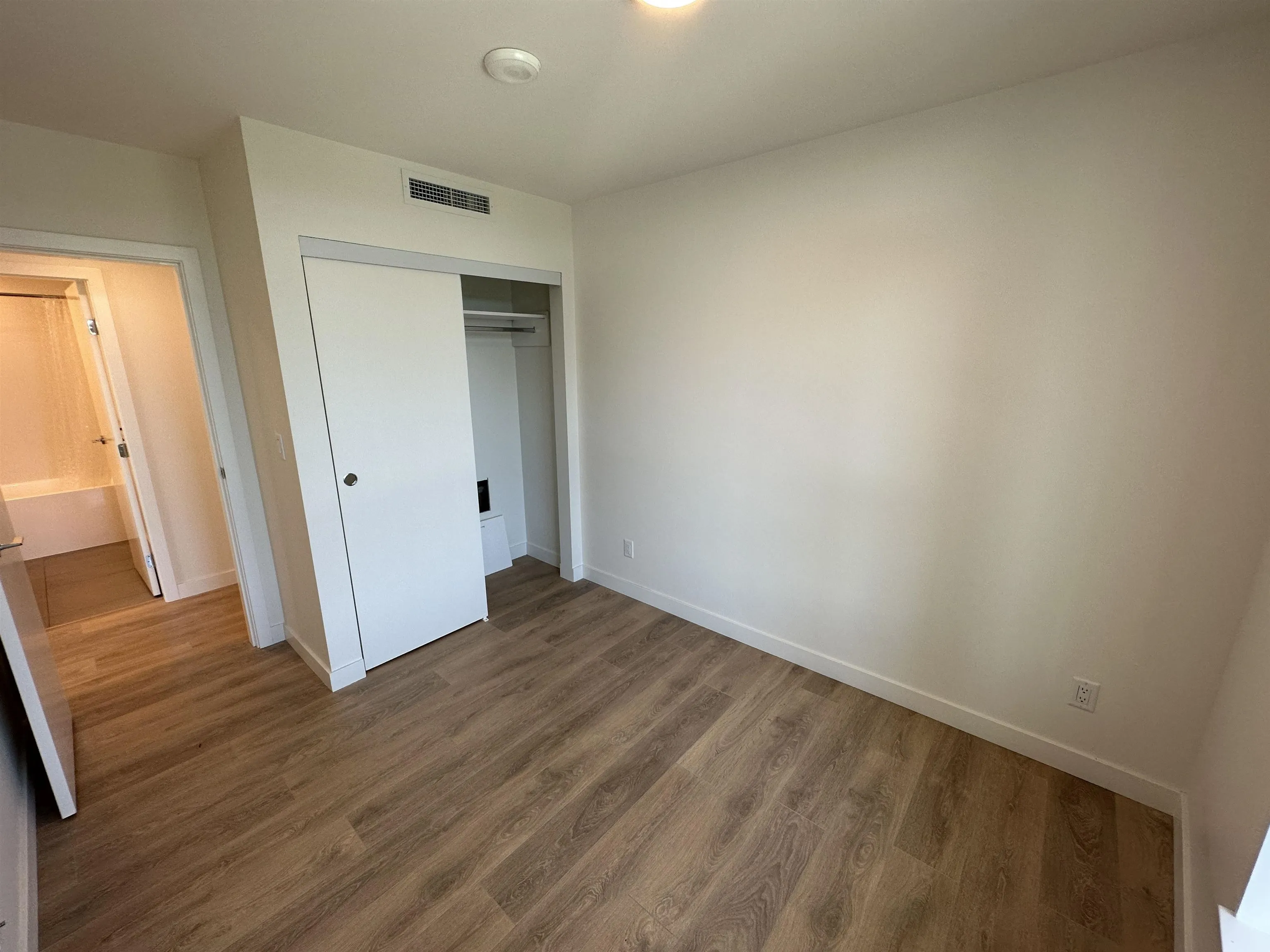1204 318 Alderson Avenue
