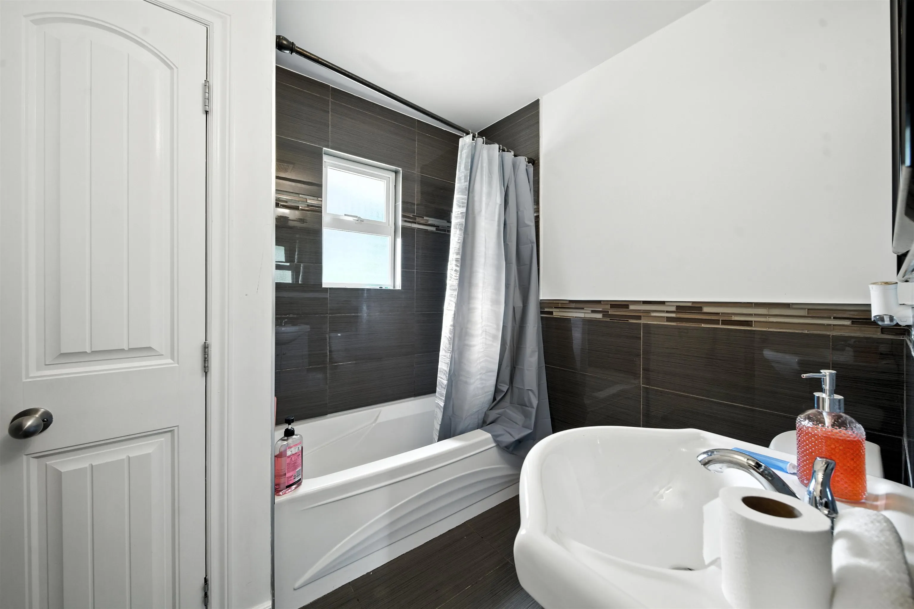 14032 Grosvenor Road