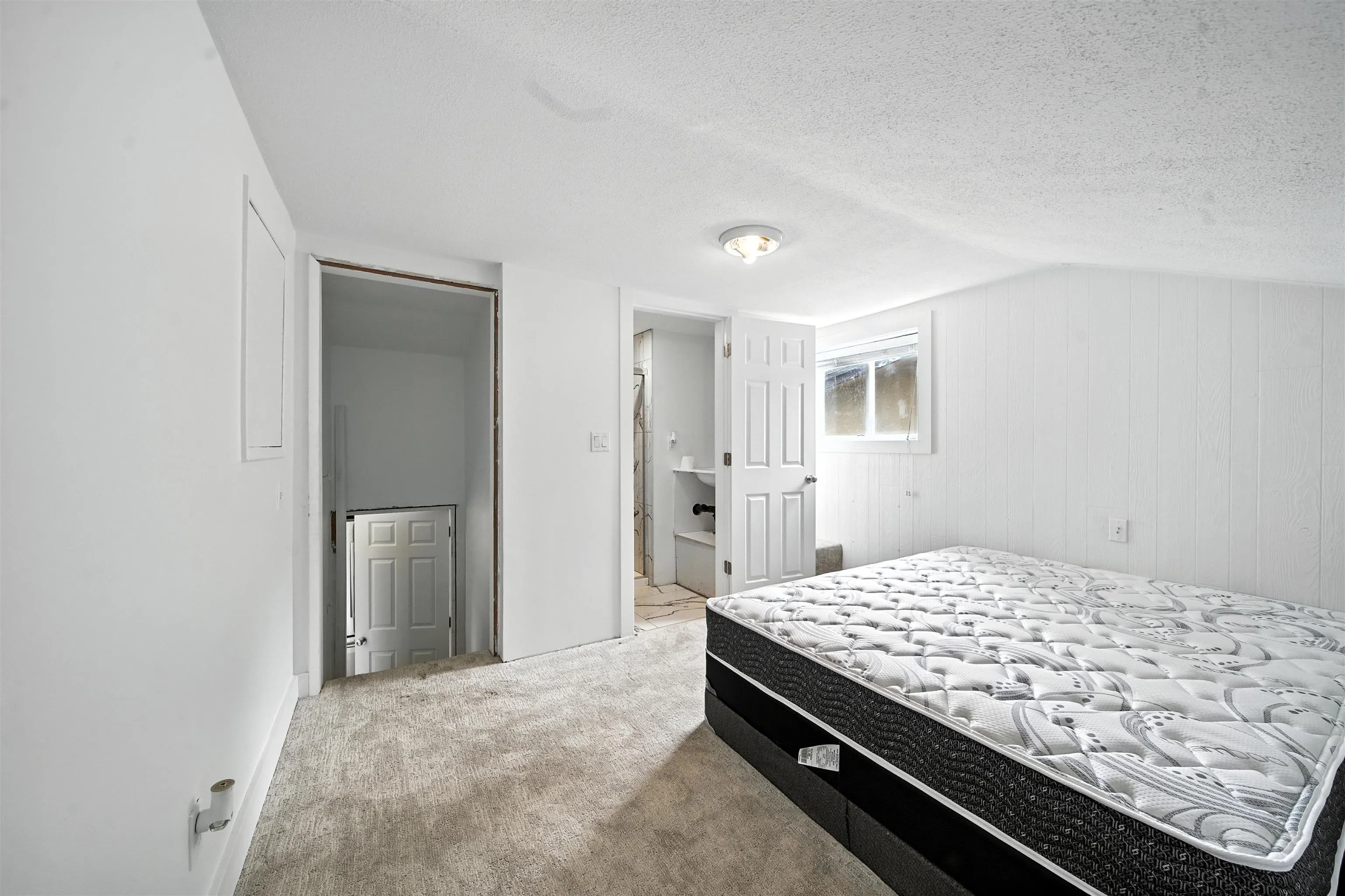 14032 Grosvenor Road