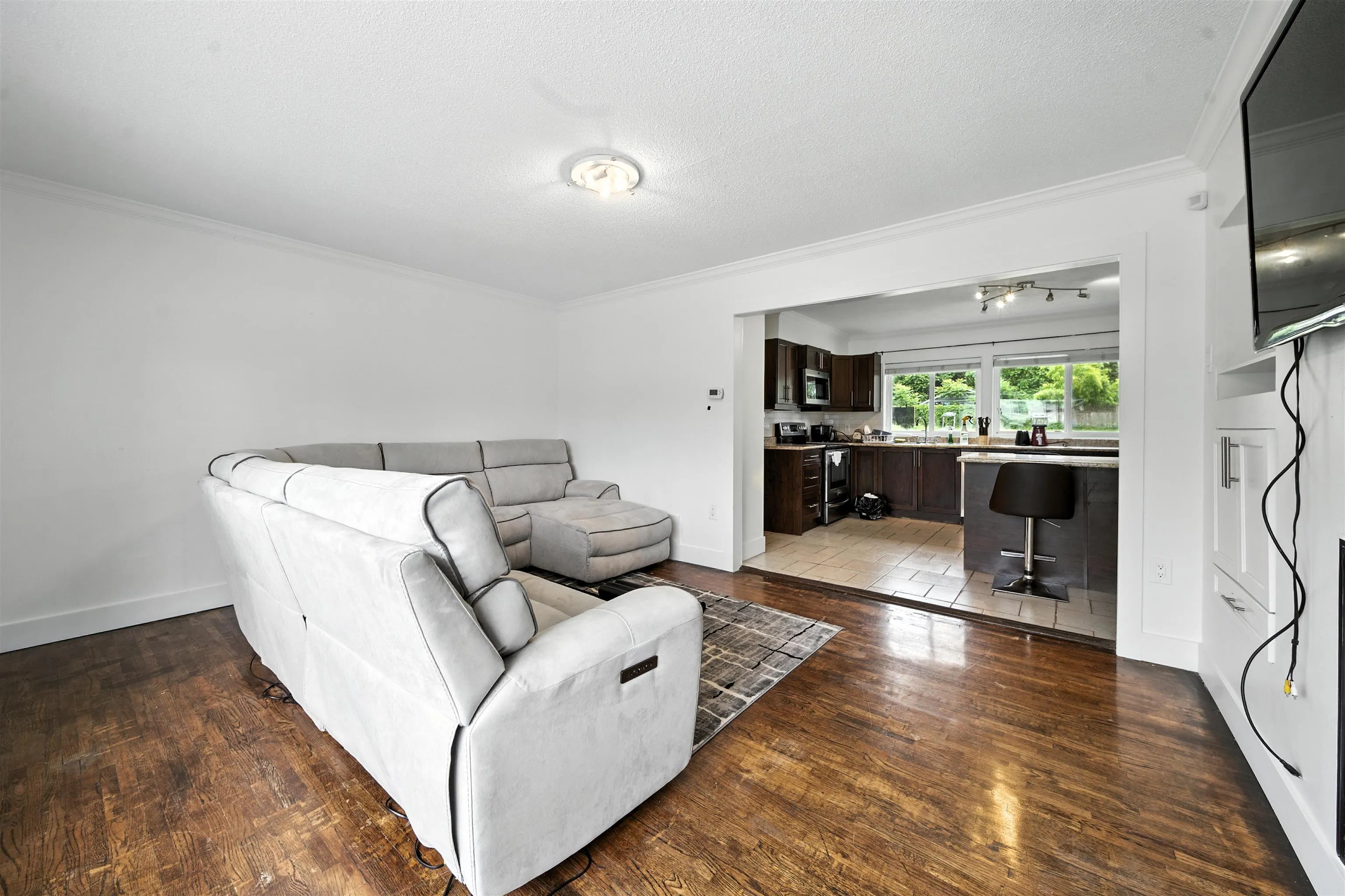 14032 Grosvenor Road