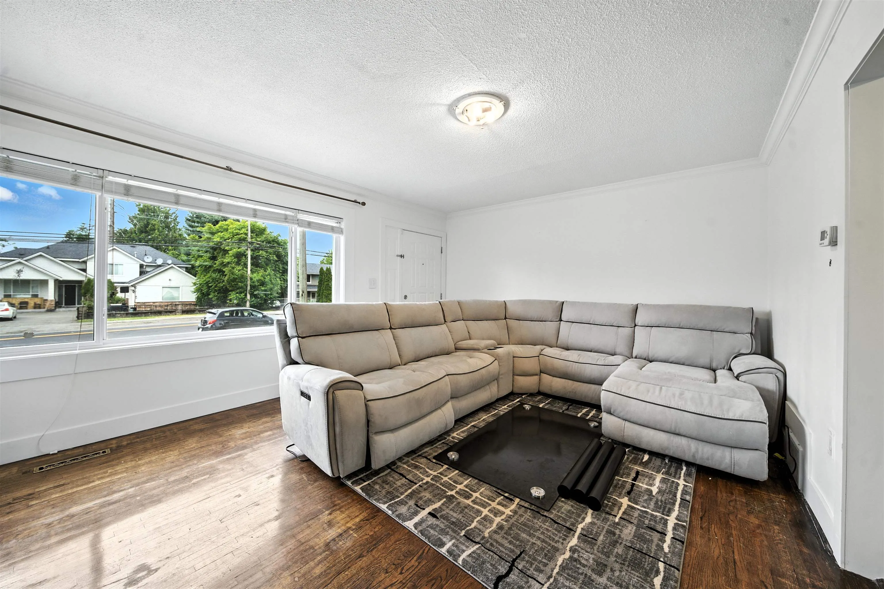 14032 Grosvenor Road
