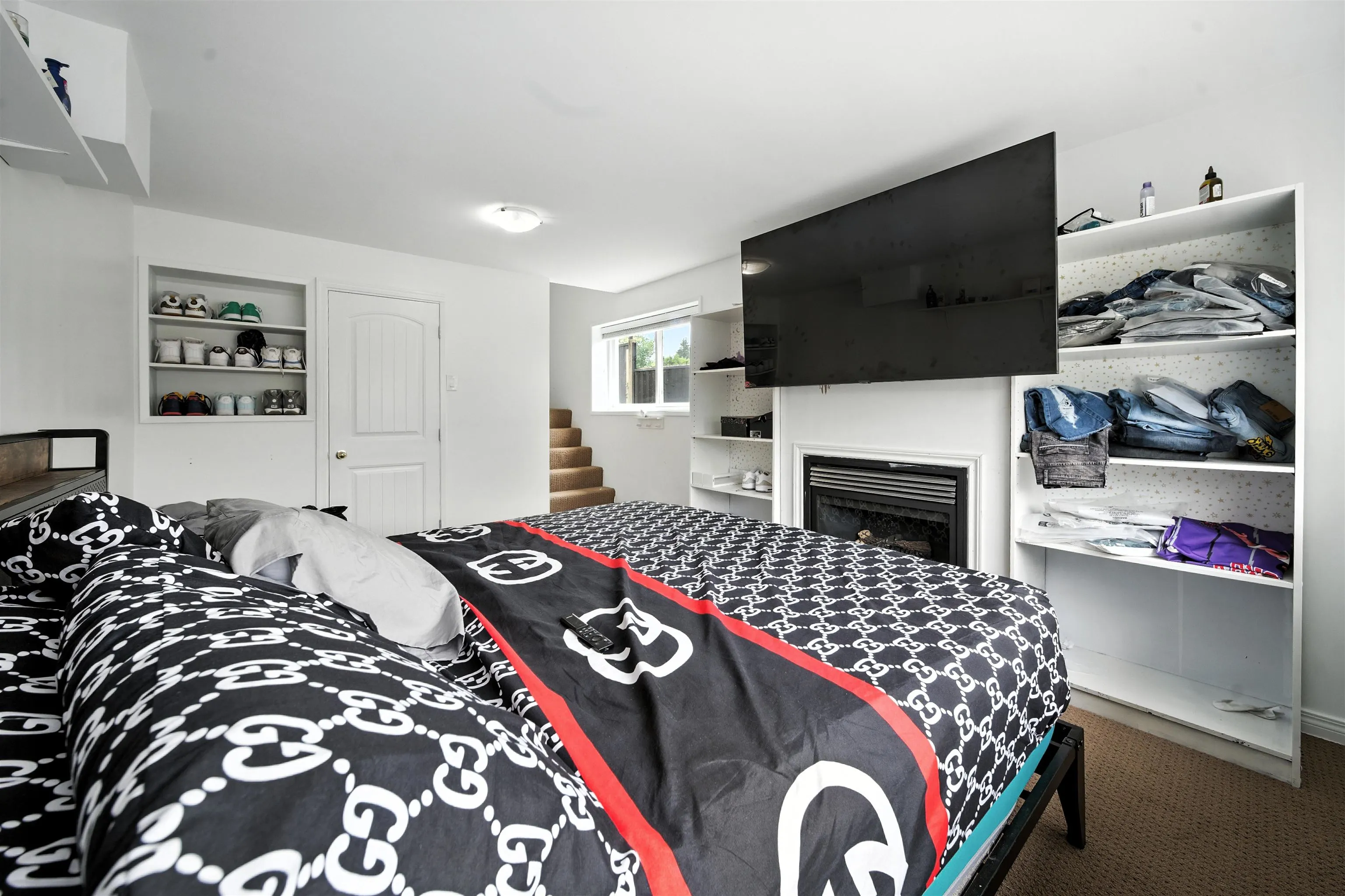 14032 Grosvenor Road