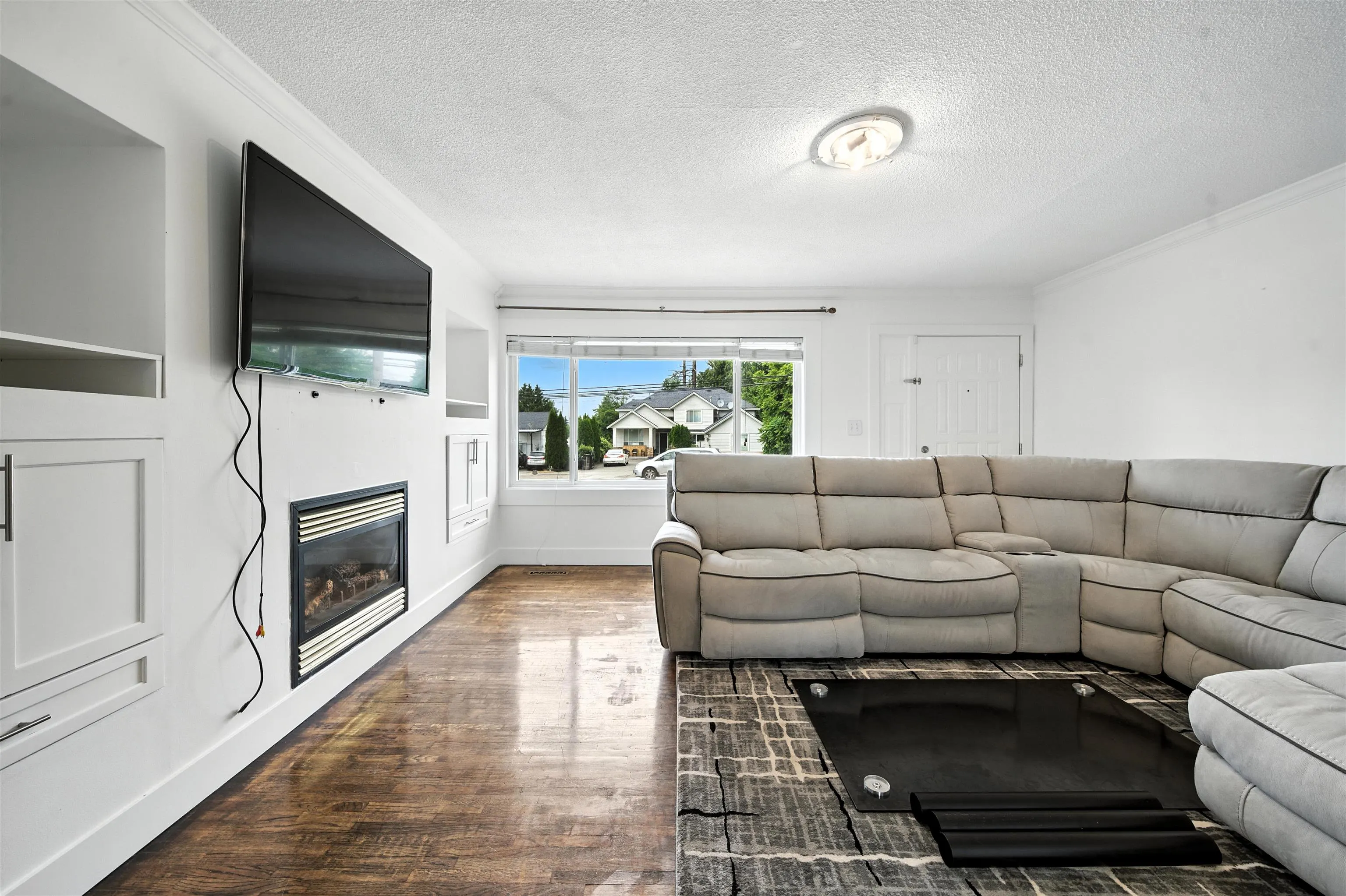 14032 Grosvenor Road