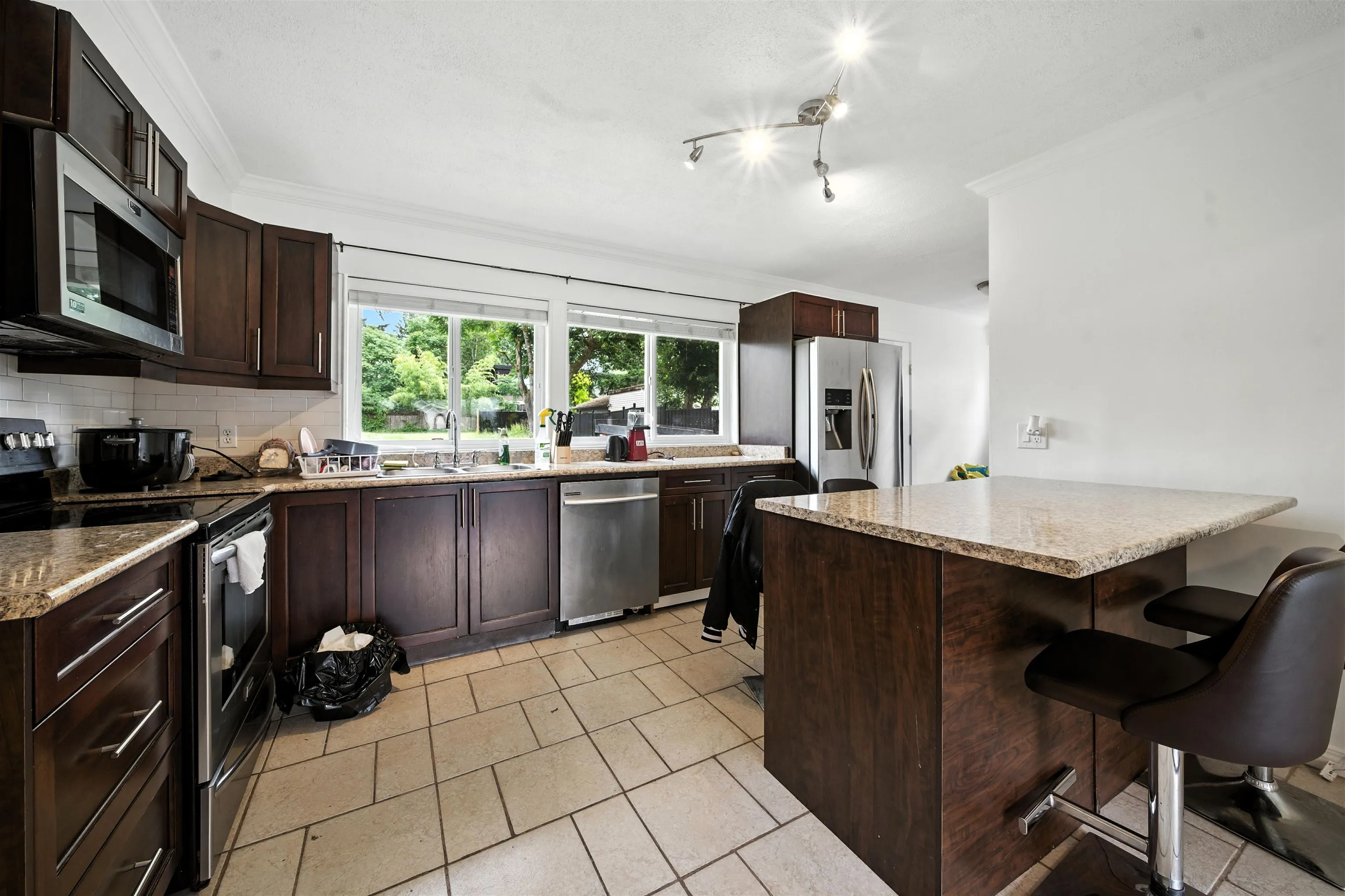 14032 Grosvenor Road