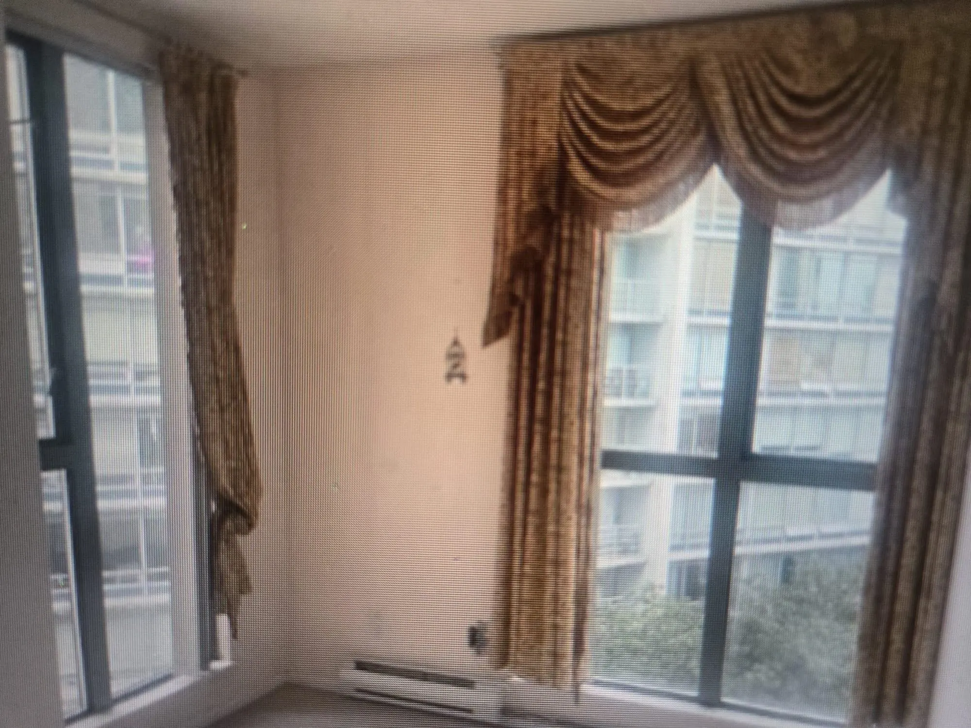 703 8246 Lansdowne Road