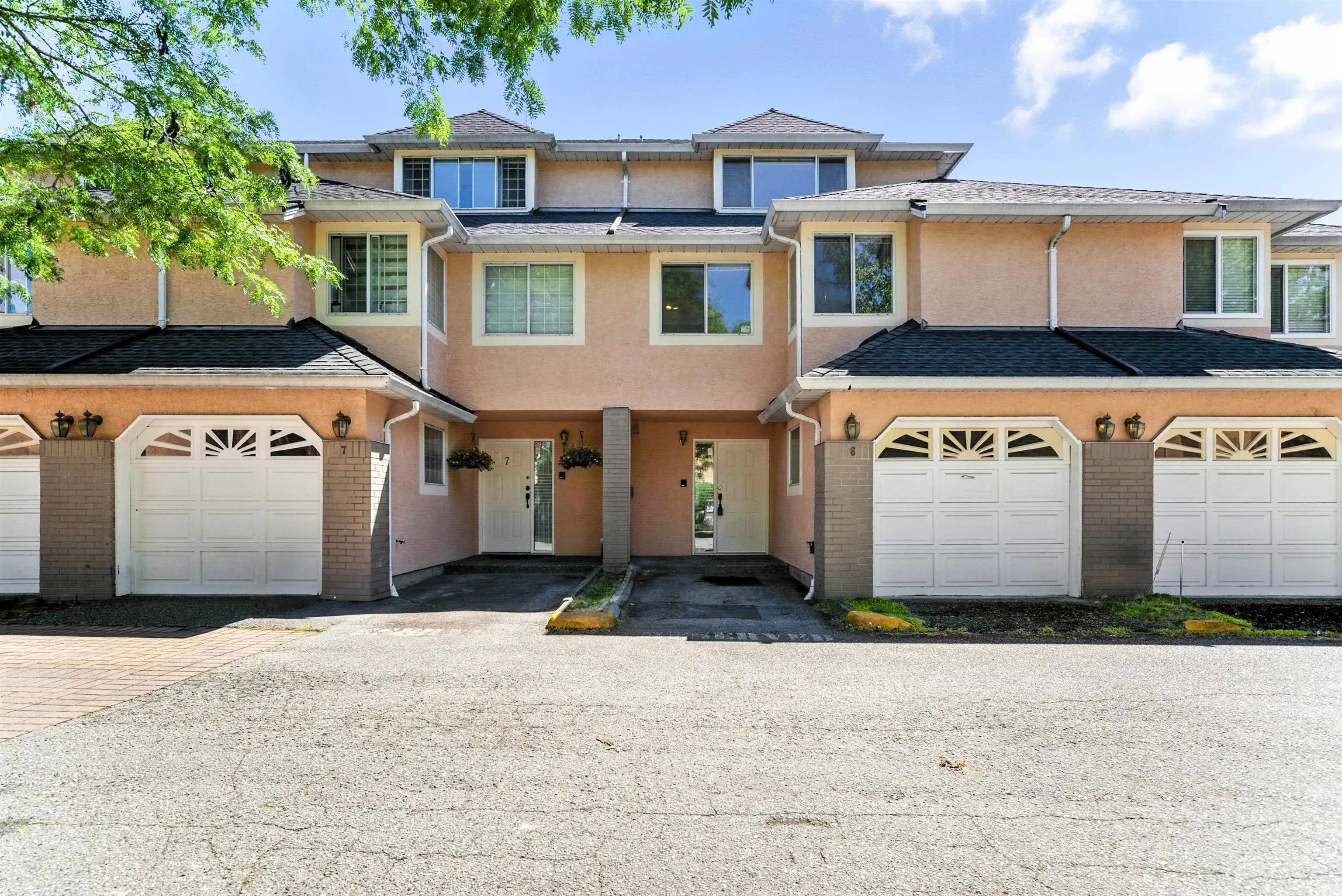 6 8031 General Currie Road