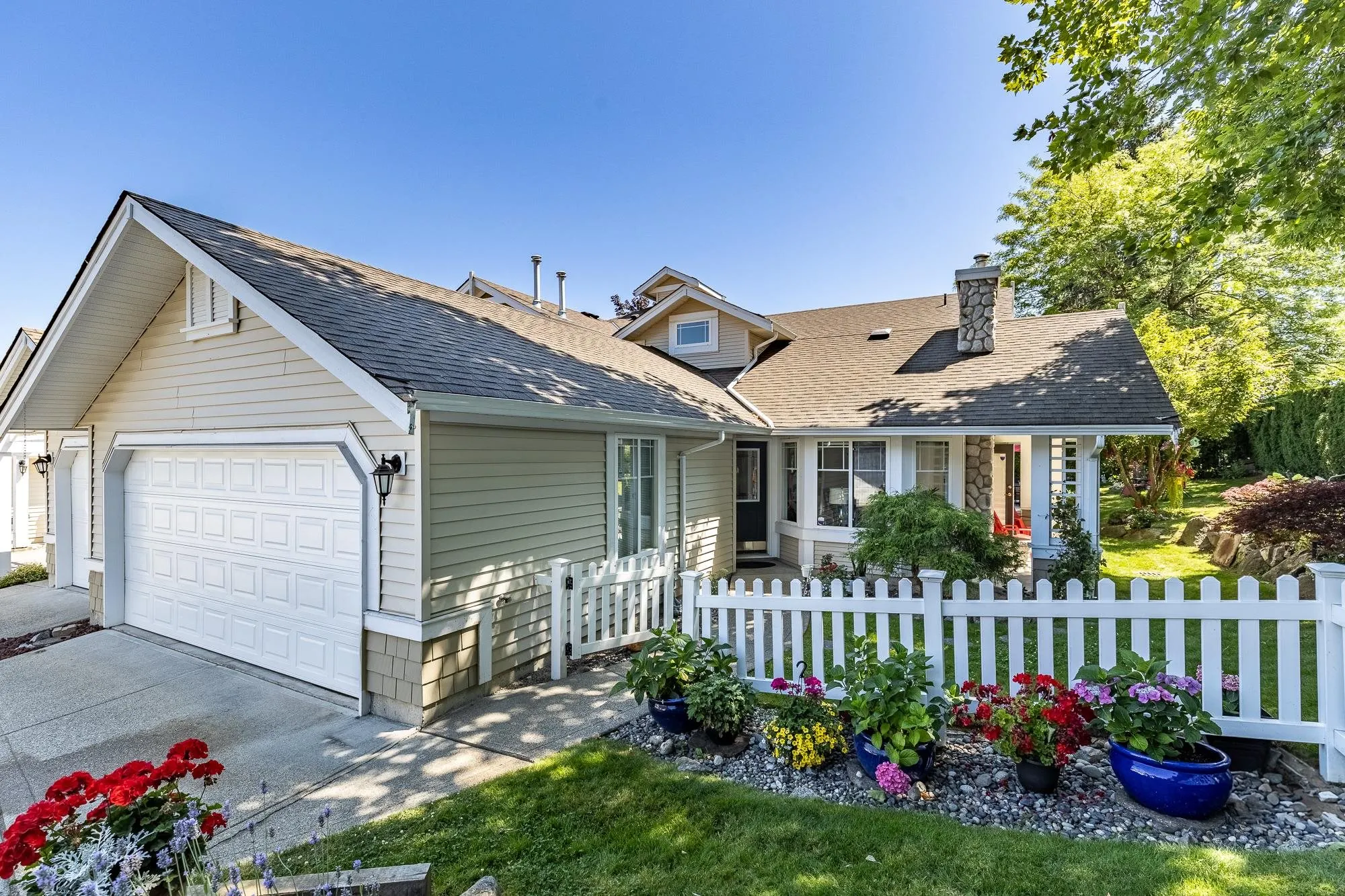 27 6488 168 Street