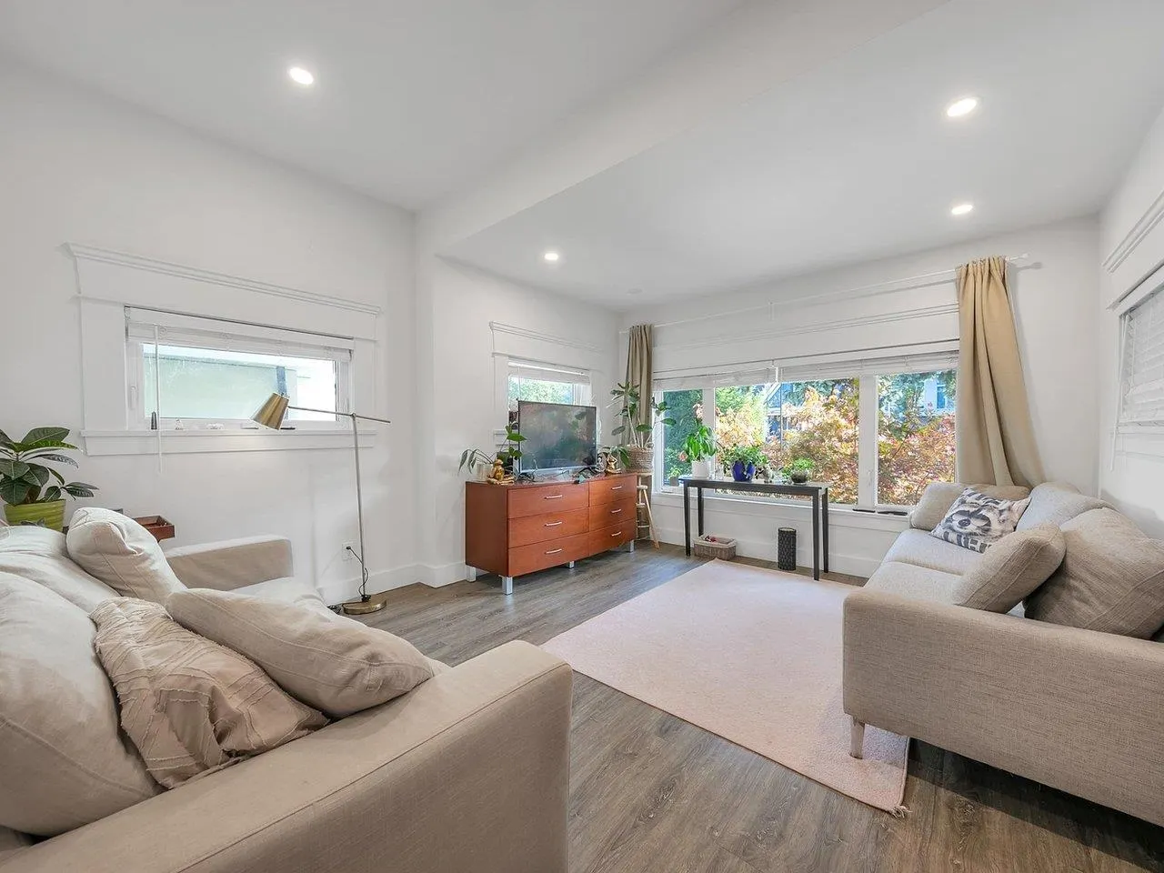153 W 19th Avenue