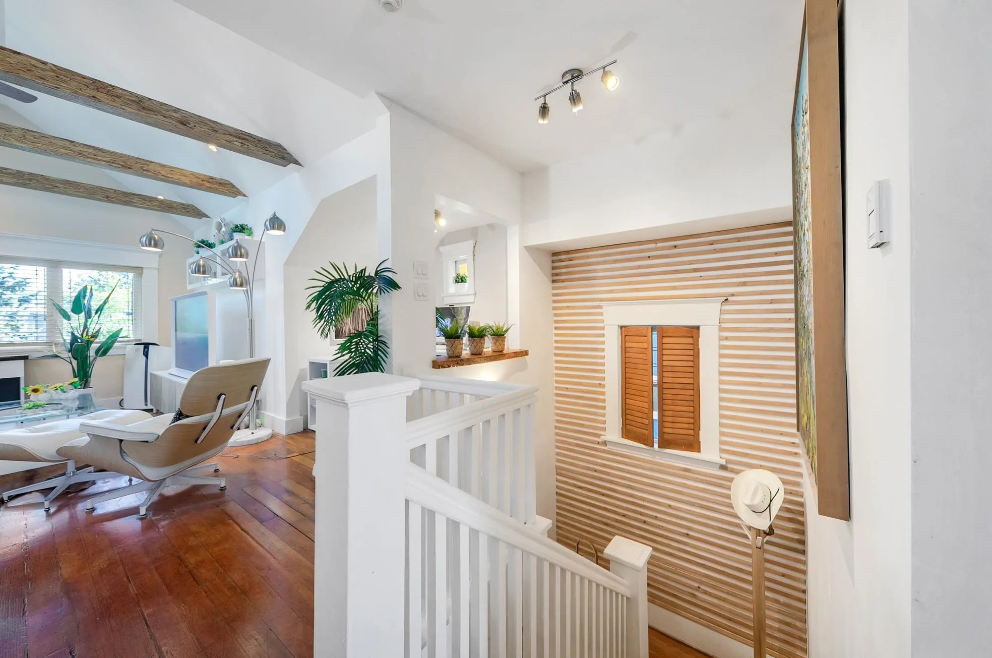 153 W 19th Avenue