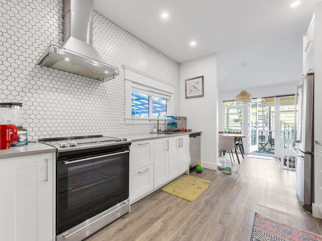 153 W 19th Avenue