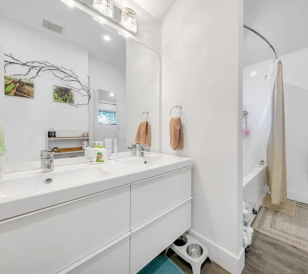 153 W 19th Avenue
