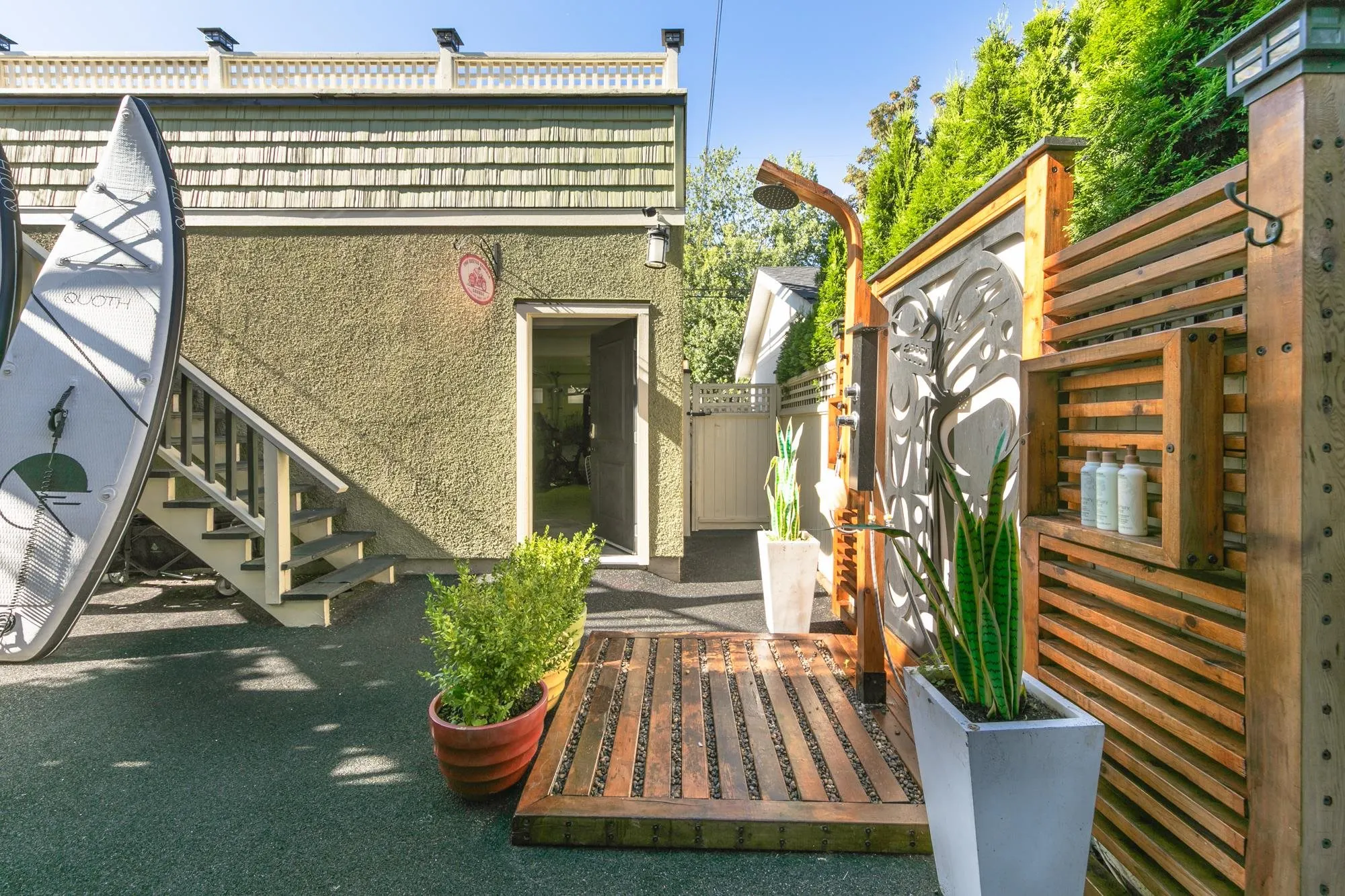 153 W 19th Avenue