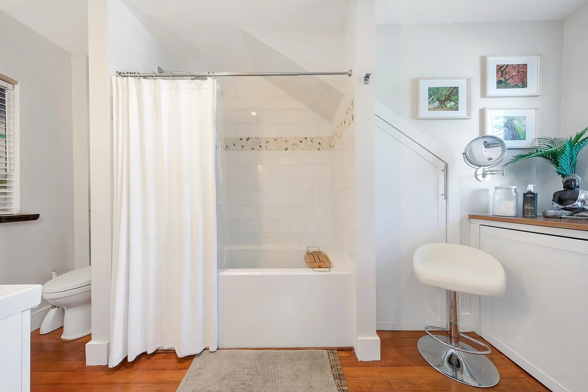 153 W 19th Avenue