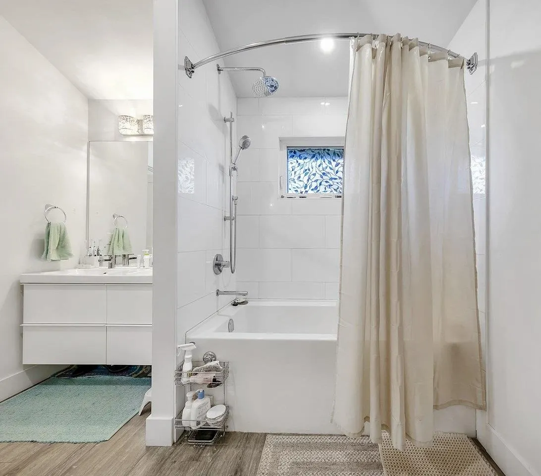 153 W 19th Avenue