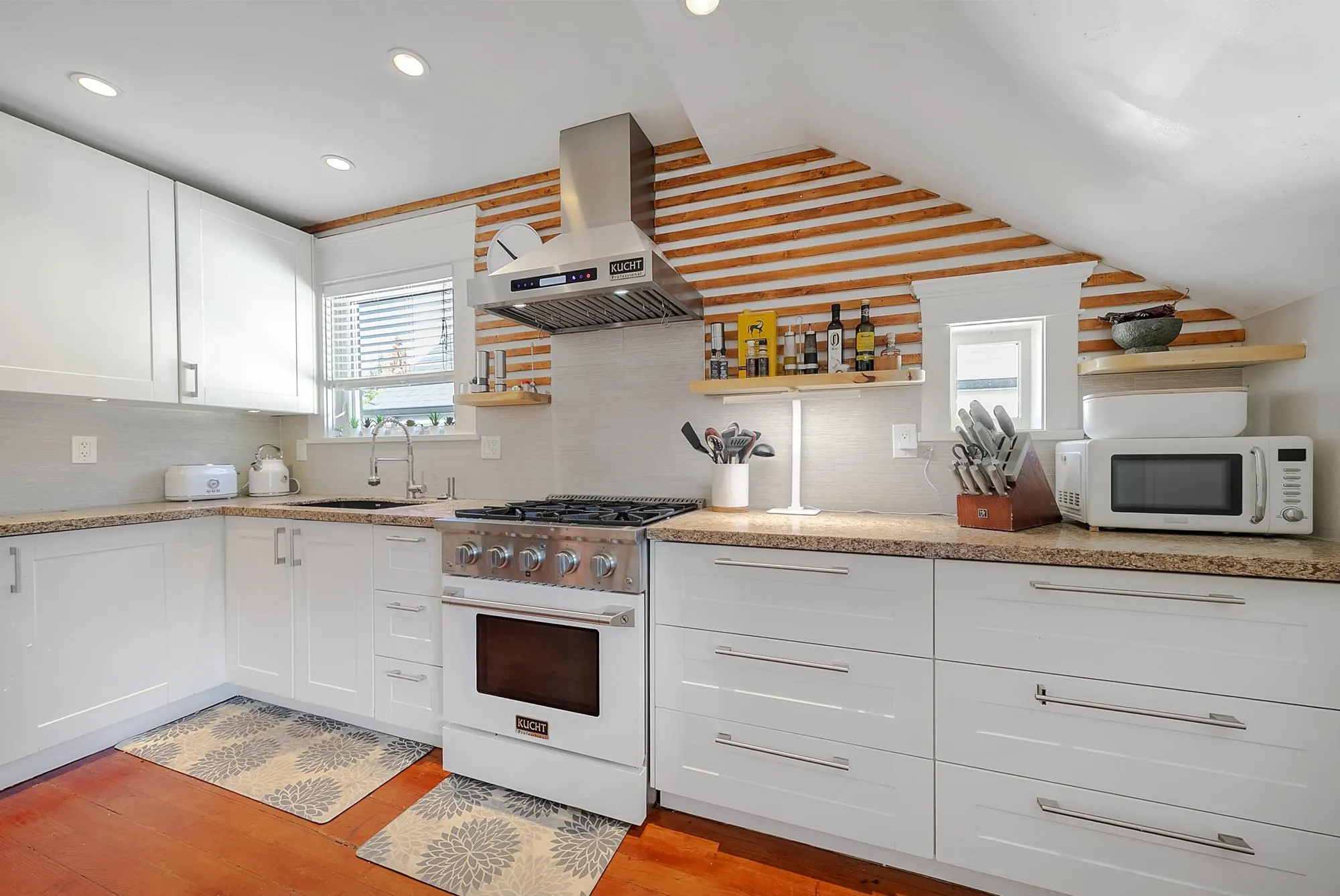 153 W 19th Avenue