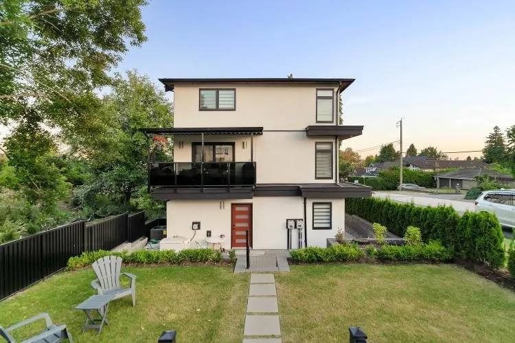 1010 Augusta Avenue
