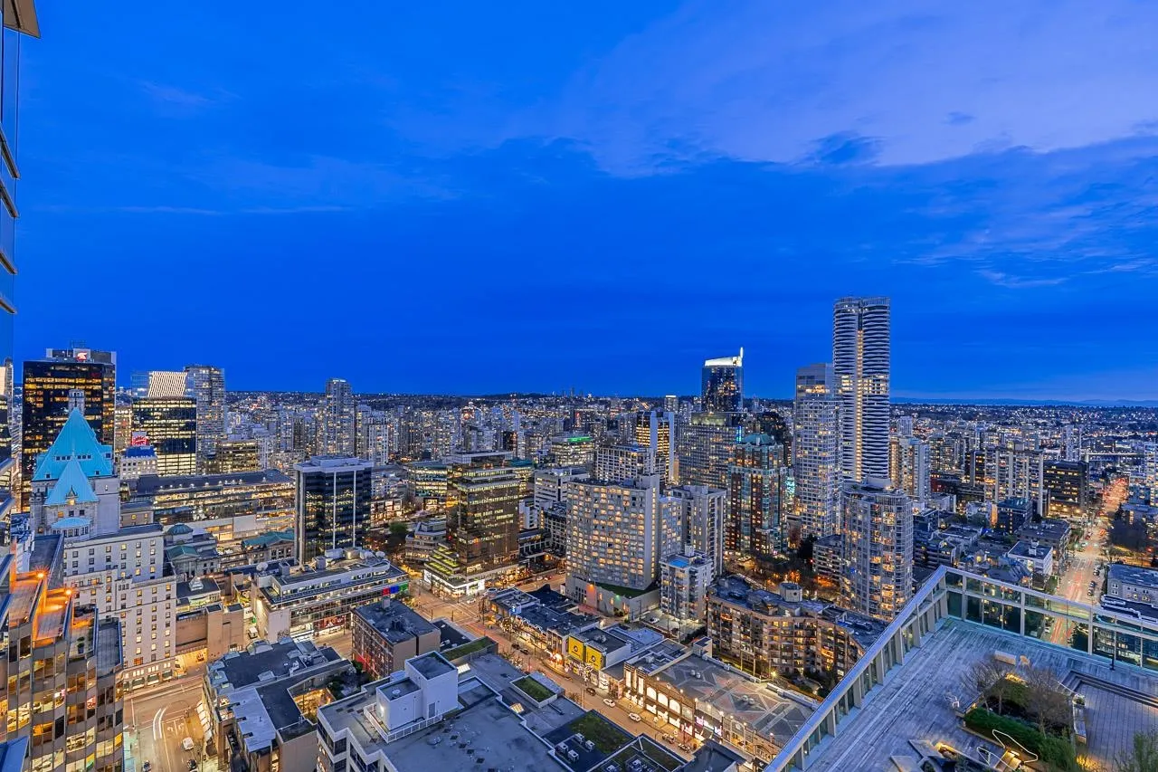 3806 1111 Alberni Street
