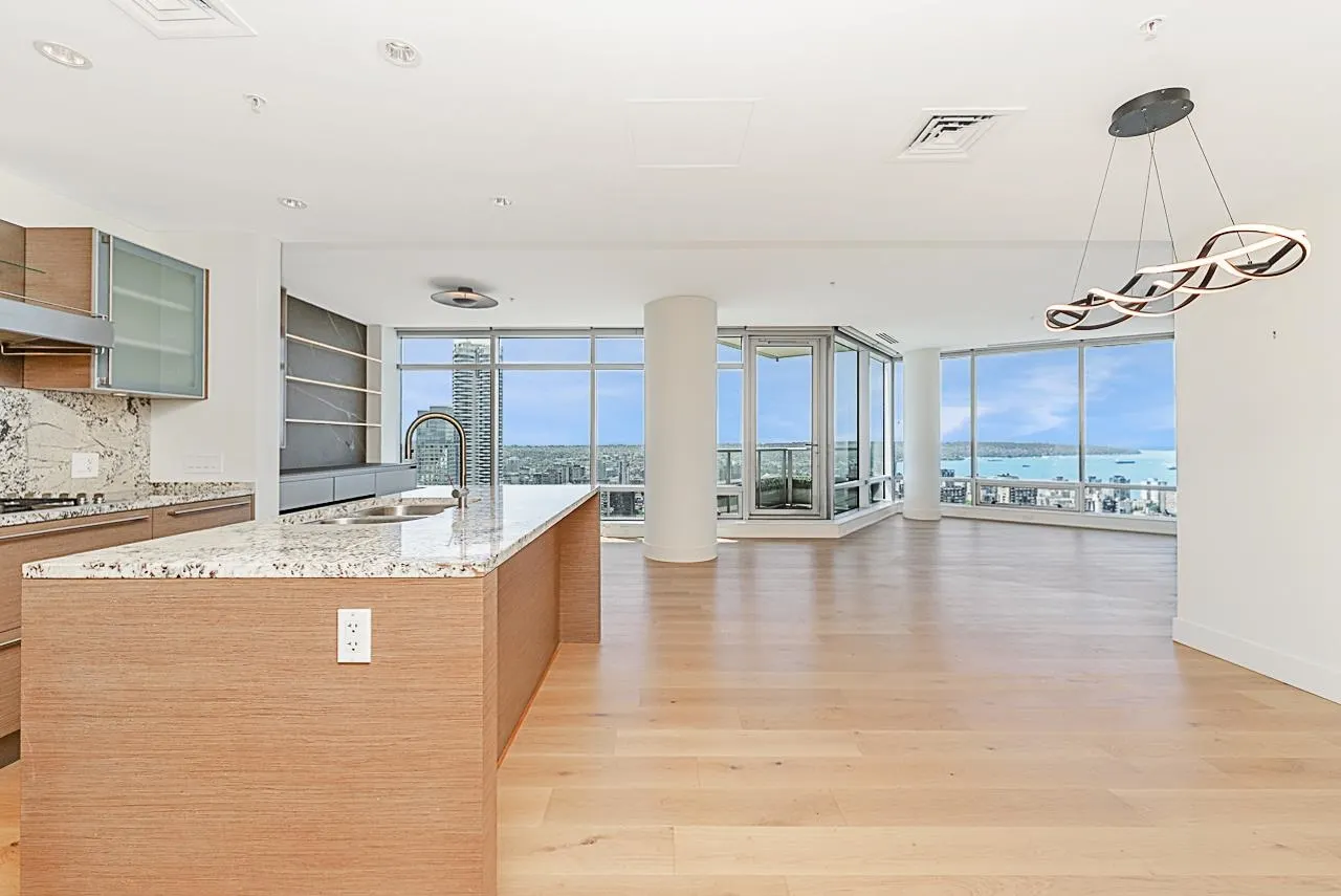 3806 1111 Alberni Street