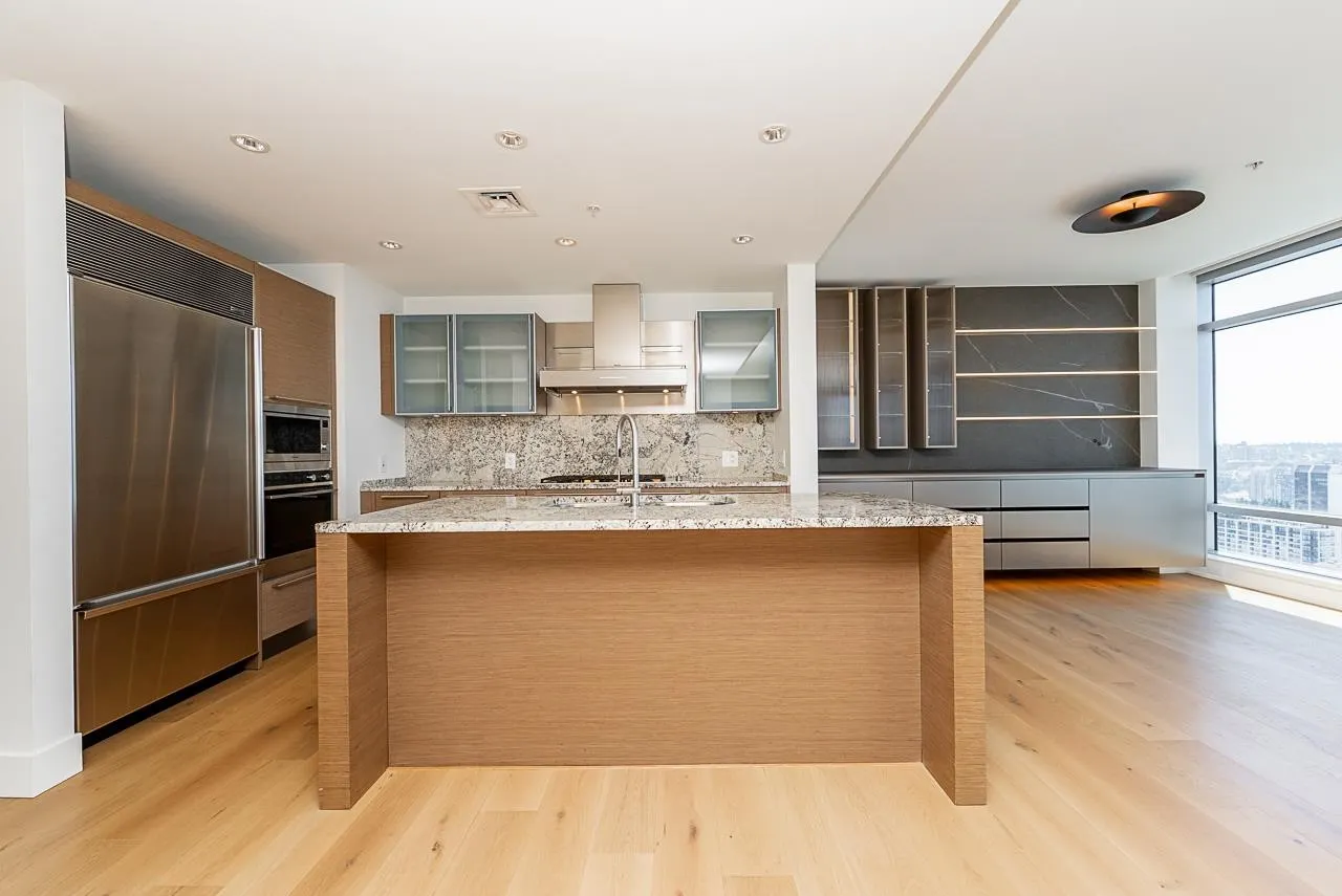 3806 1111 Alberni Street