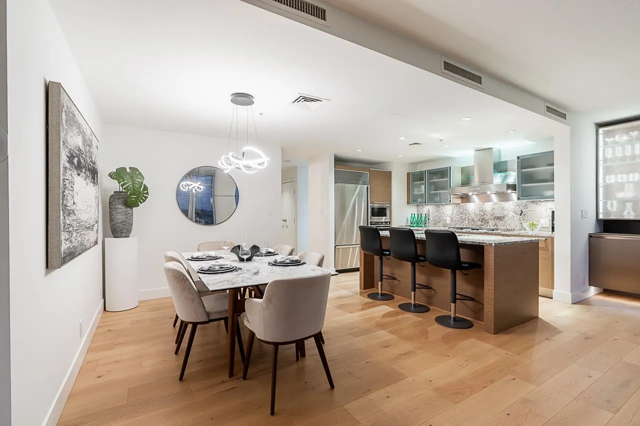 3806 1111 Alberni Street