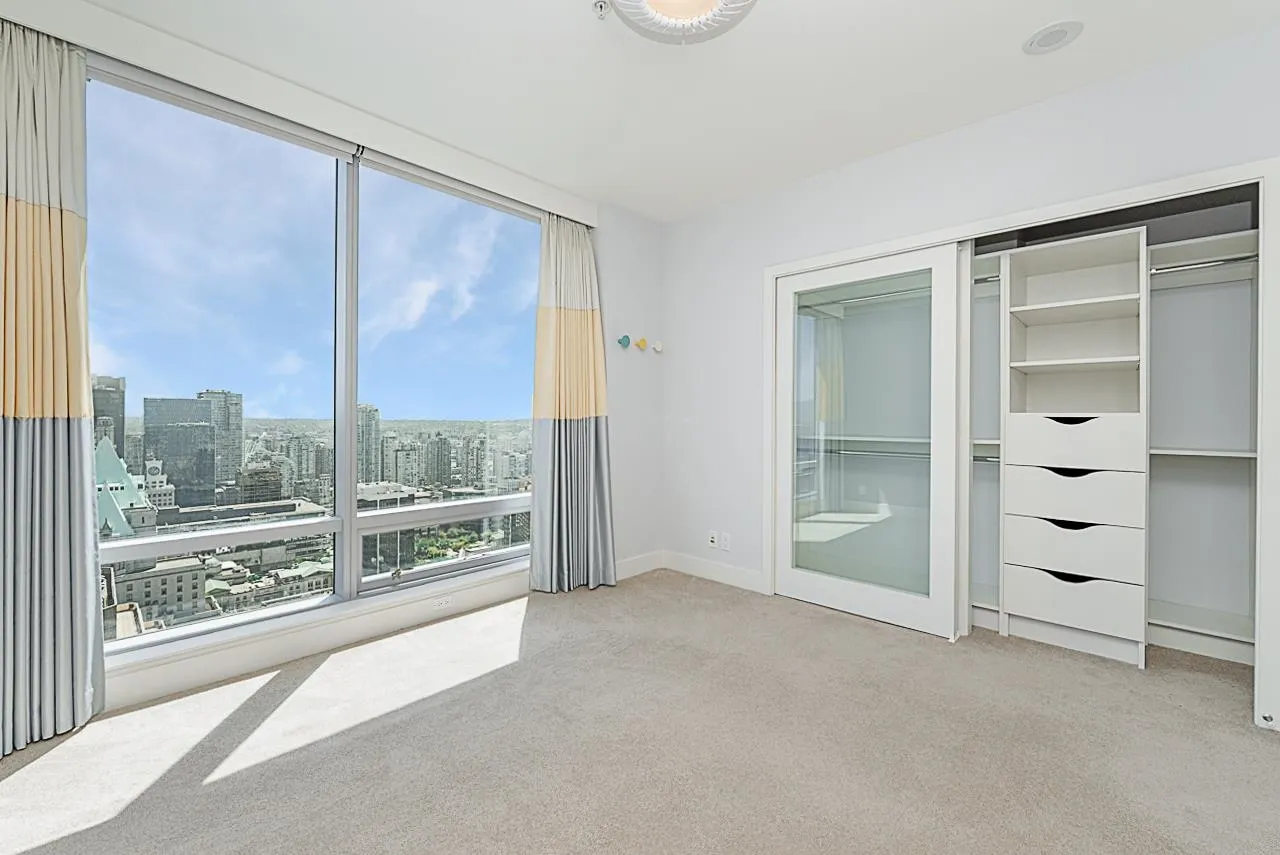 3806 1111 Alberni Street