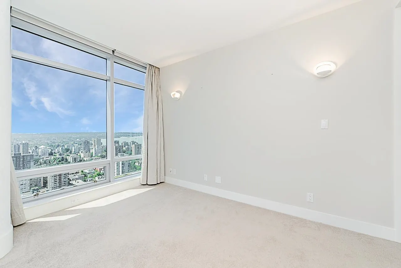 3806 1111 Alberni Street