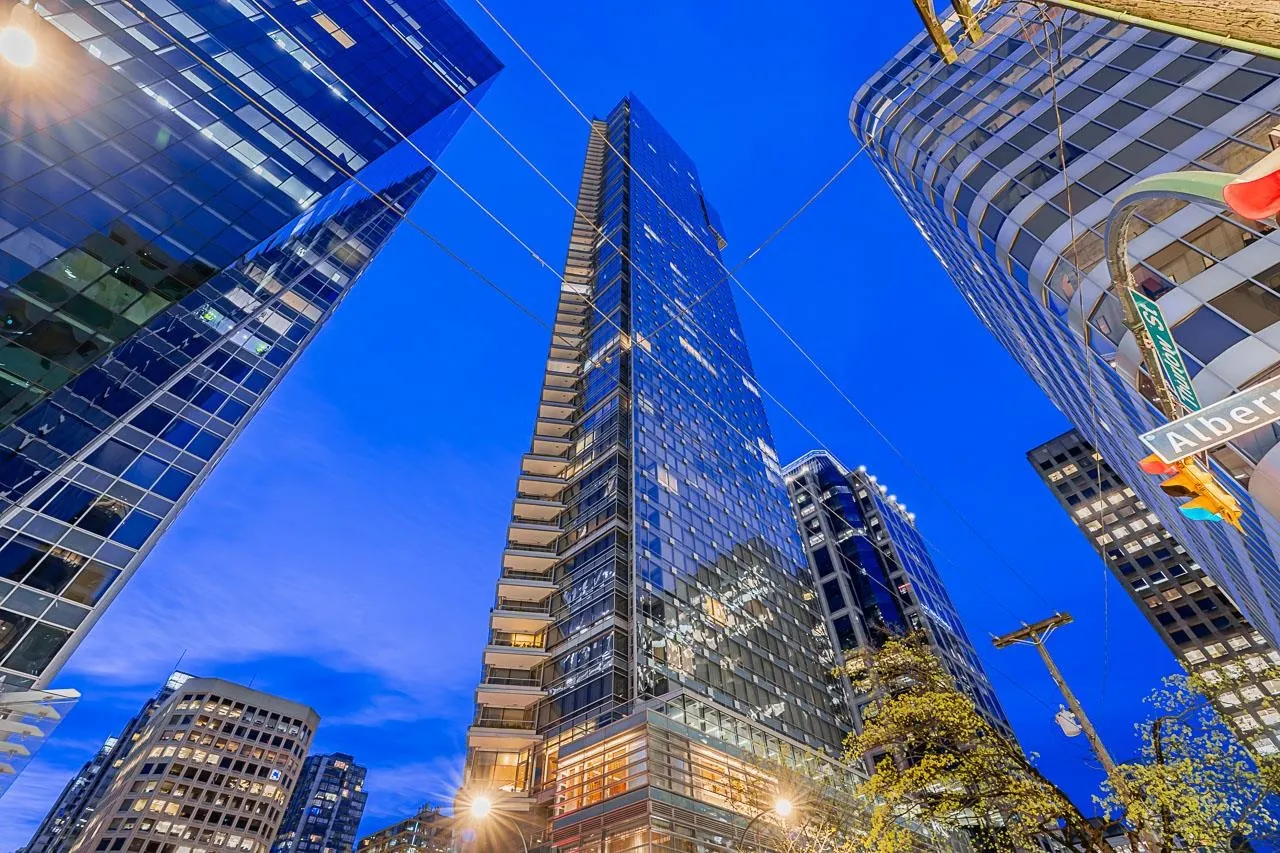 3806 1111 Alberni Street