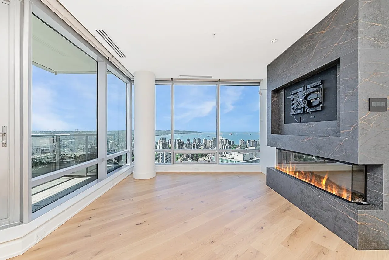 3806 1111 Alberni Street