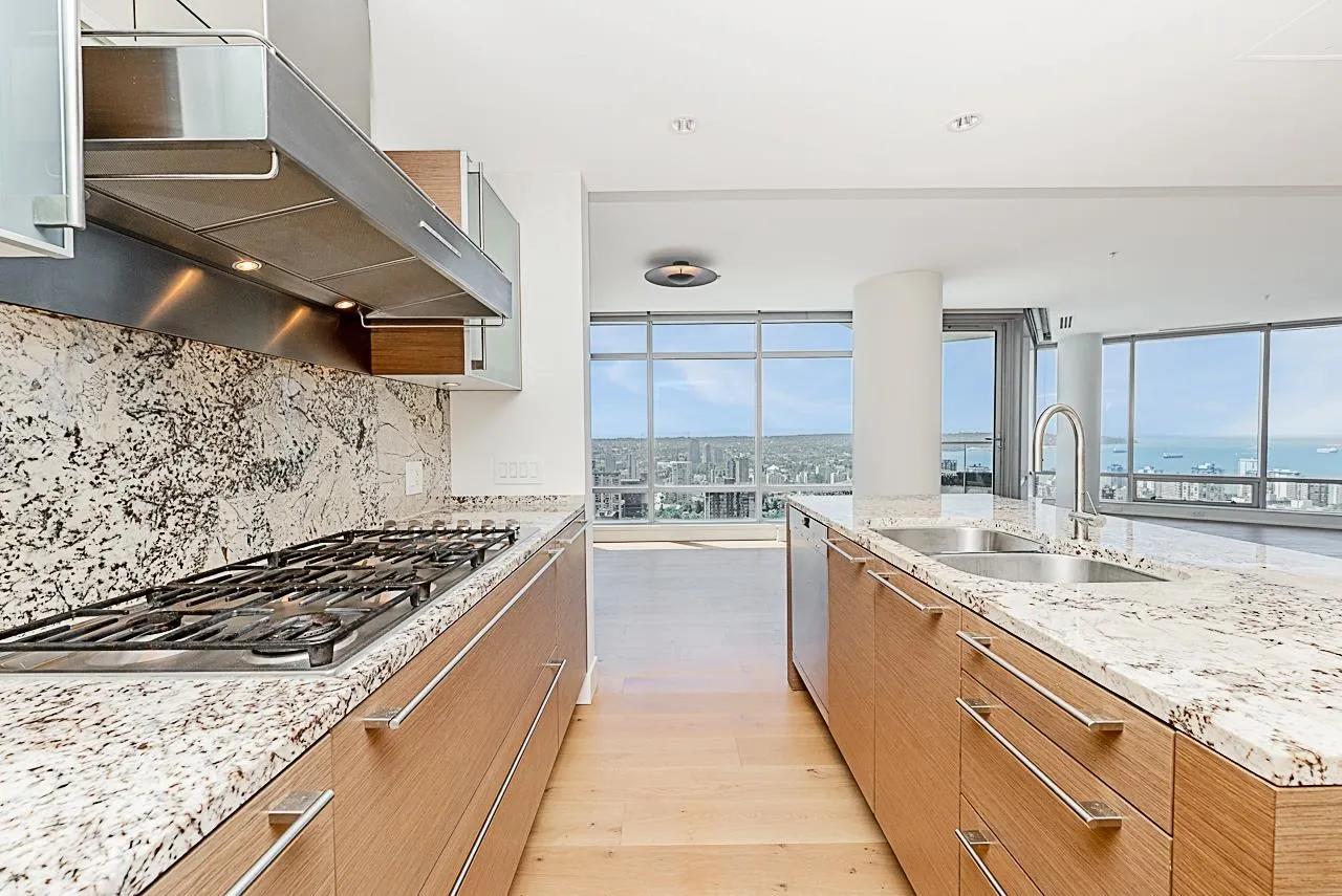 3806 1111 Alberni Street