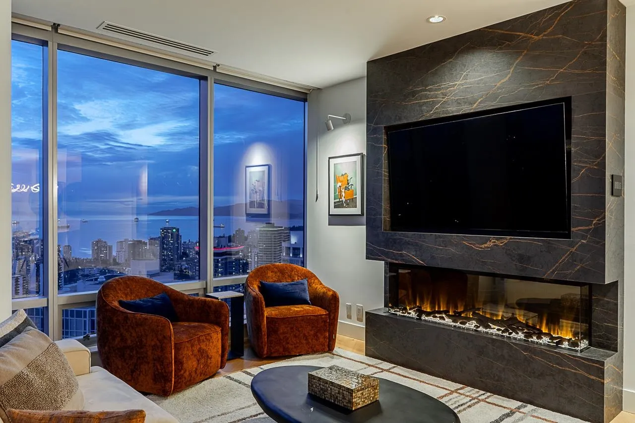 3806 1111 Alberni Street