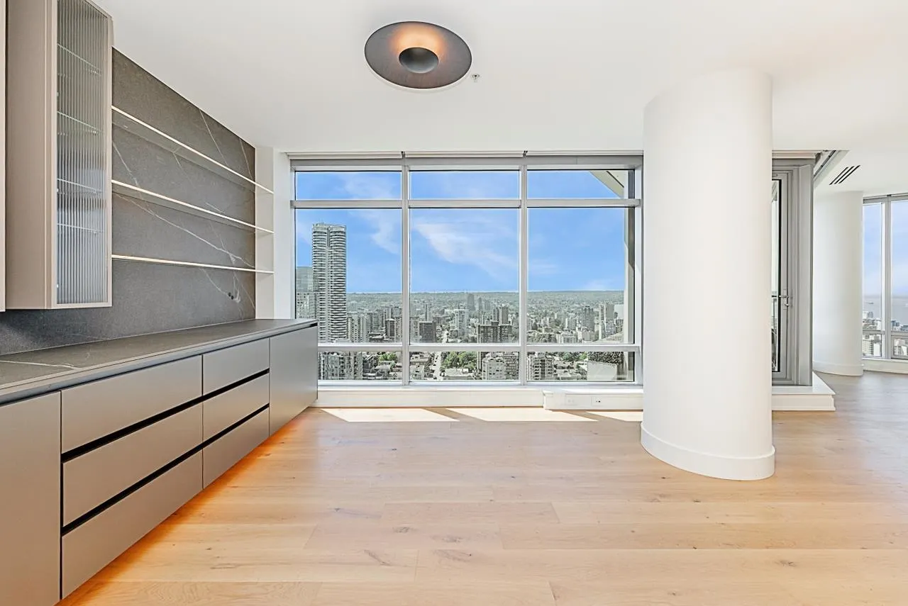 3806 1111 Alberni Street