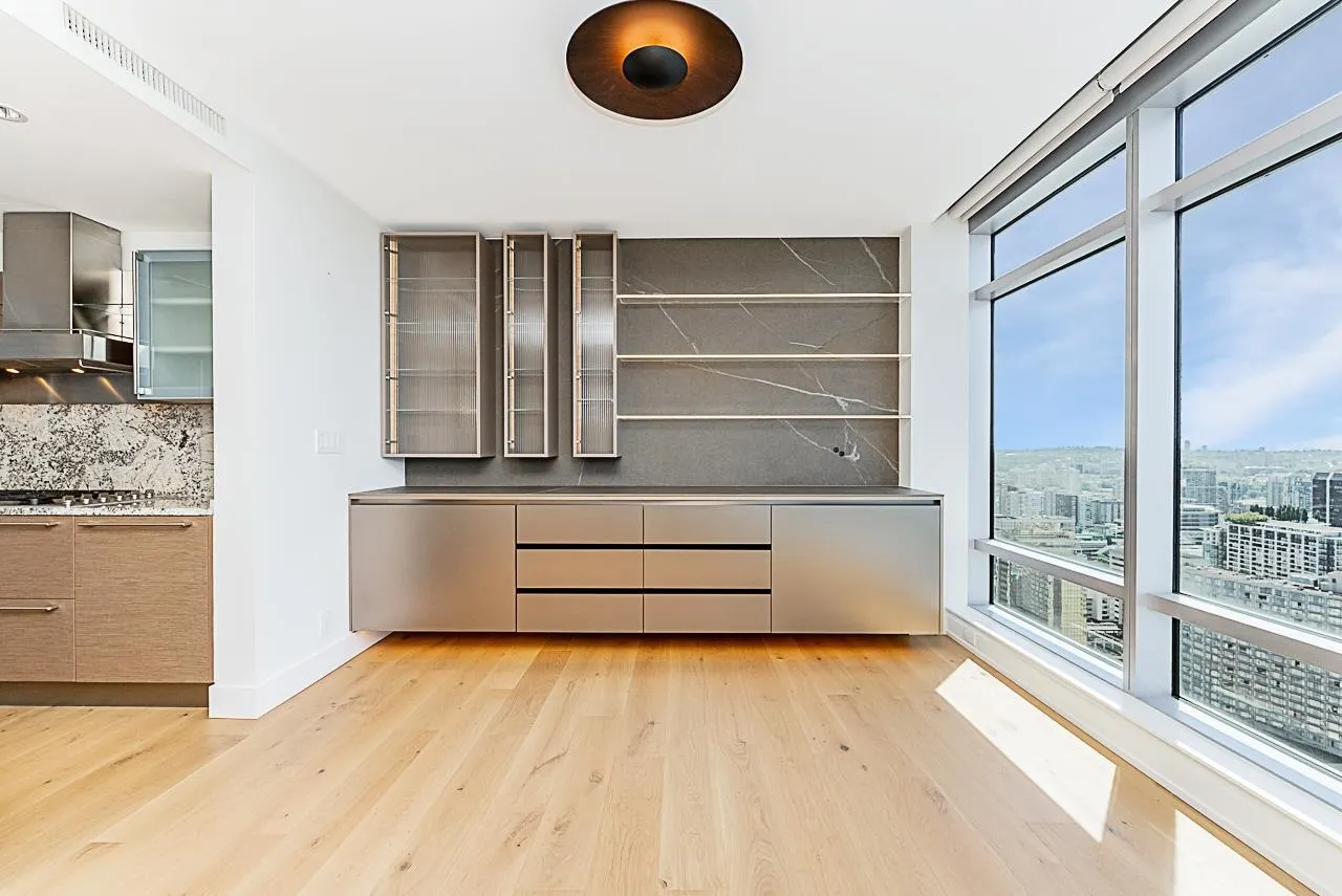 3806 1111 Alberni Street