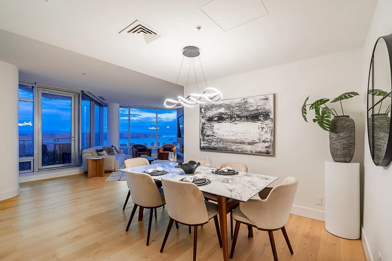 3806 1111 Alberni Street