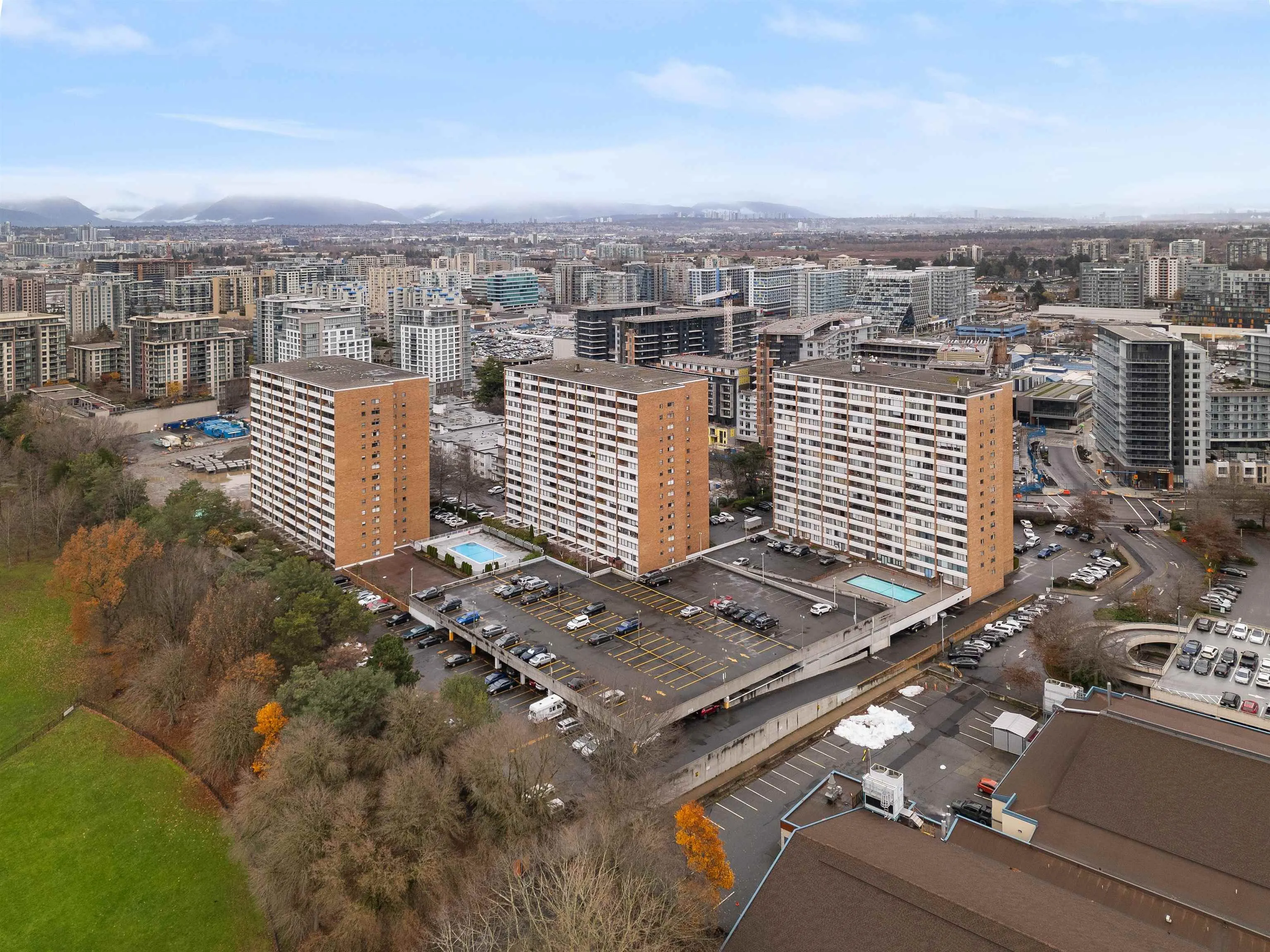 808 6651 Minoru Boulevard