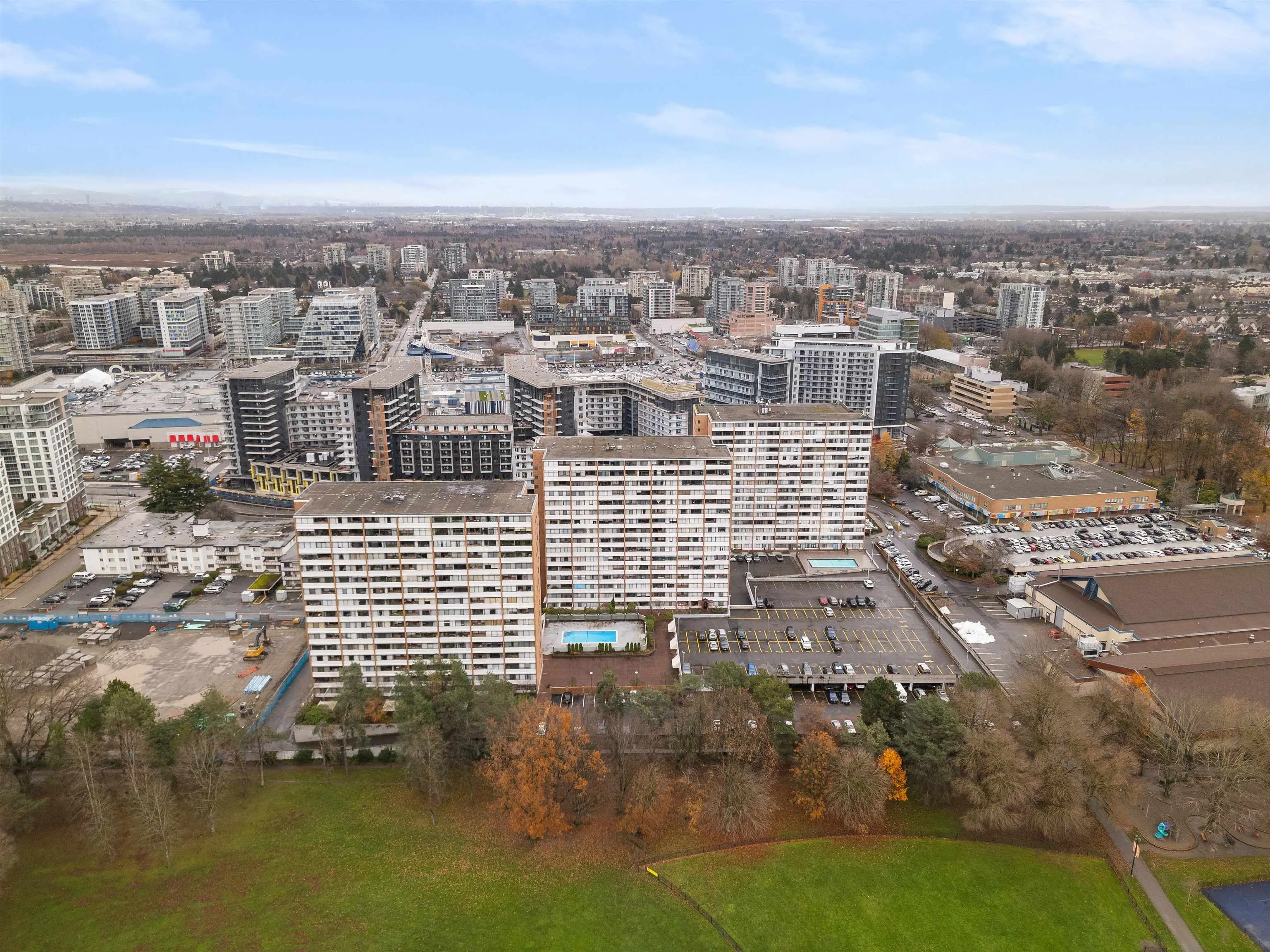 808 6651 Minoru Boulevard