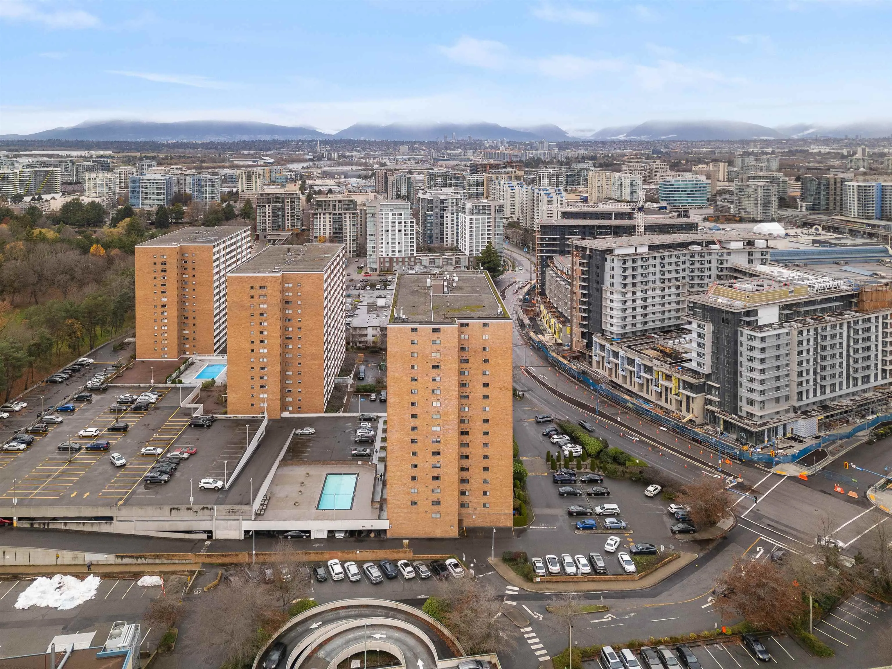 808 6651 Minoru Boulevard