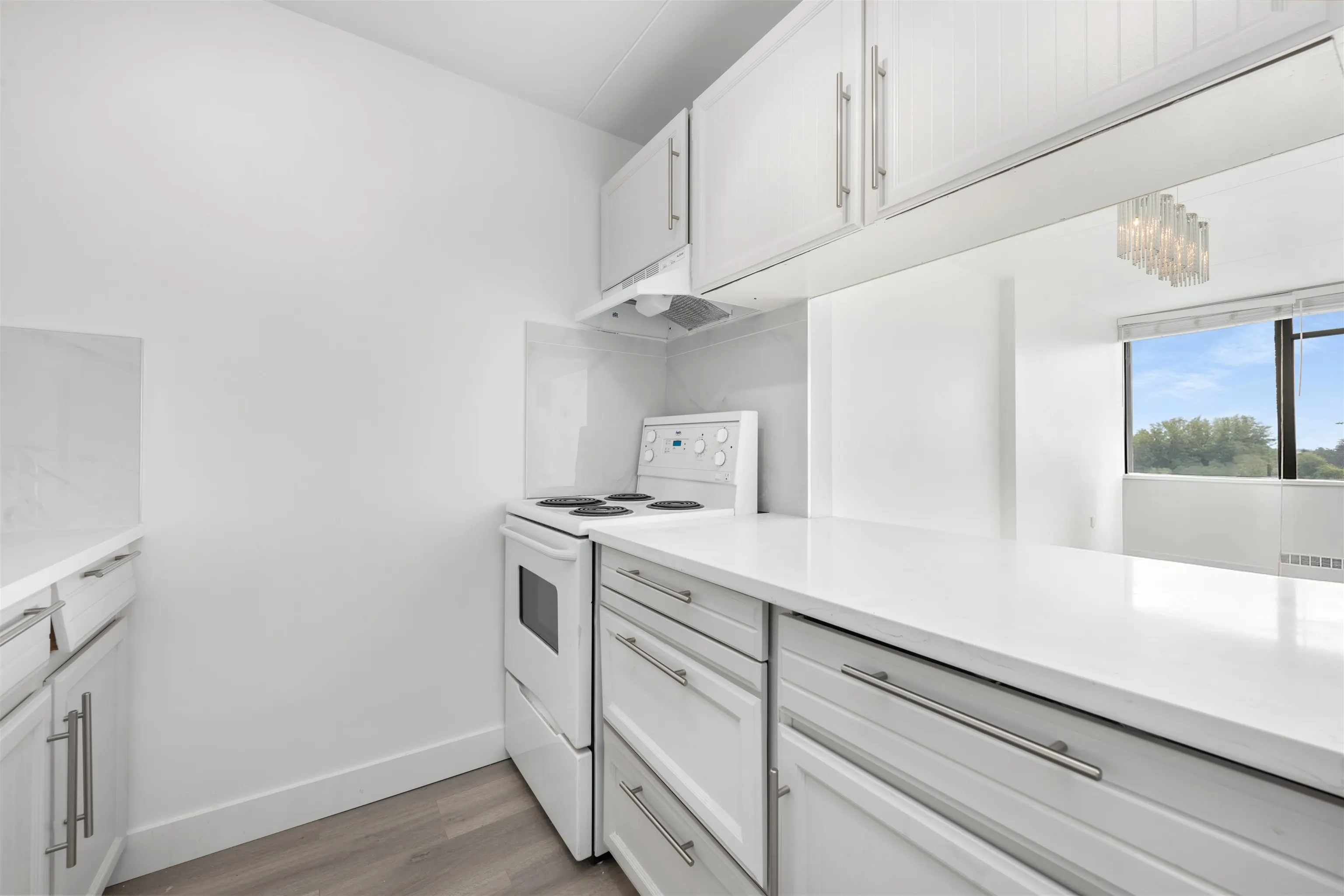 808 6651 Minoru Boulevard