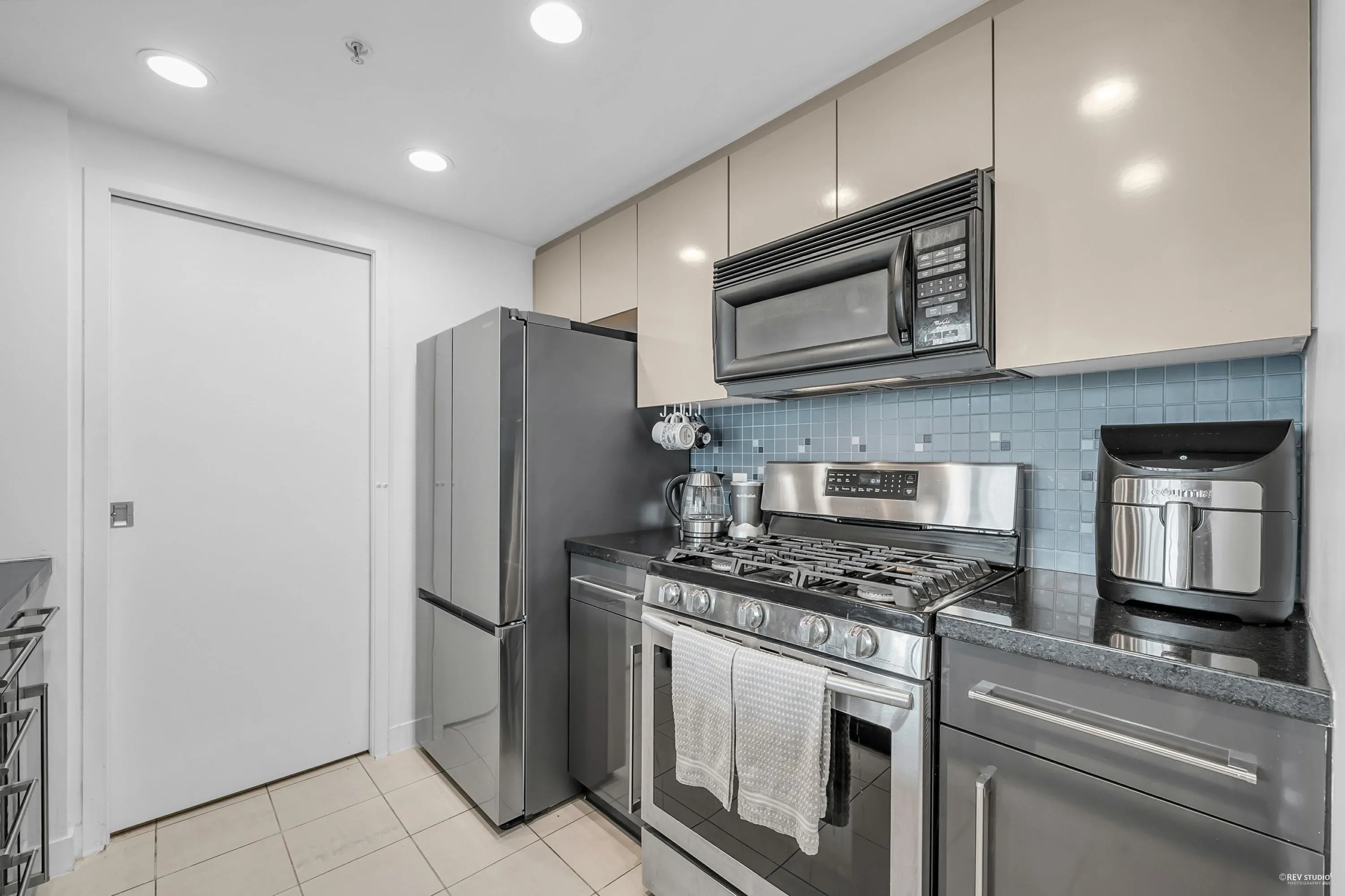3006 1408 Strathmore Mews