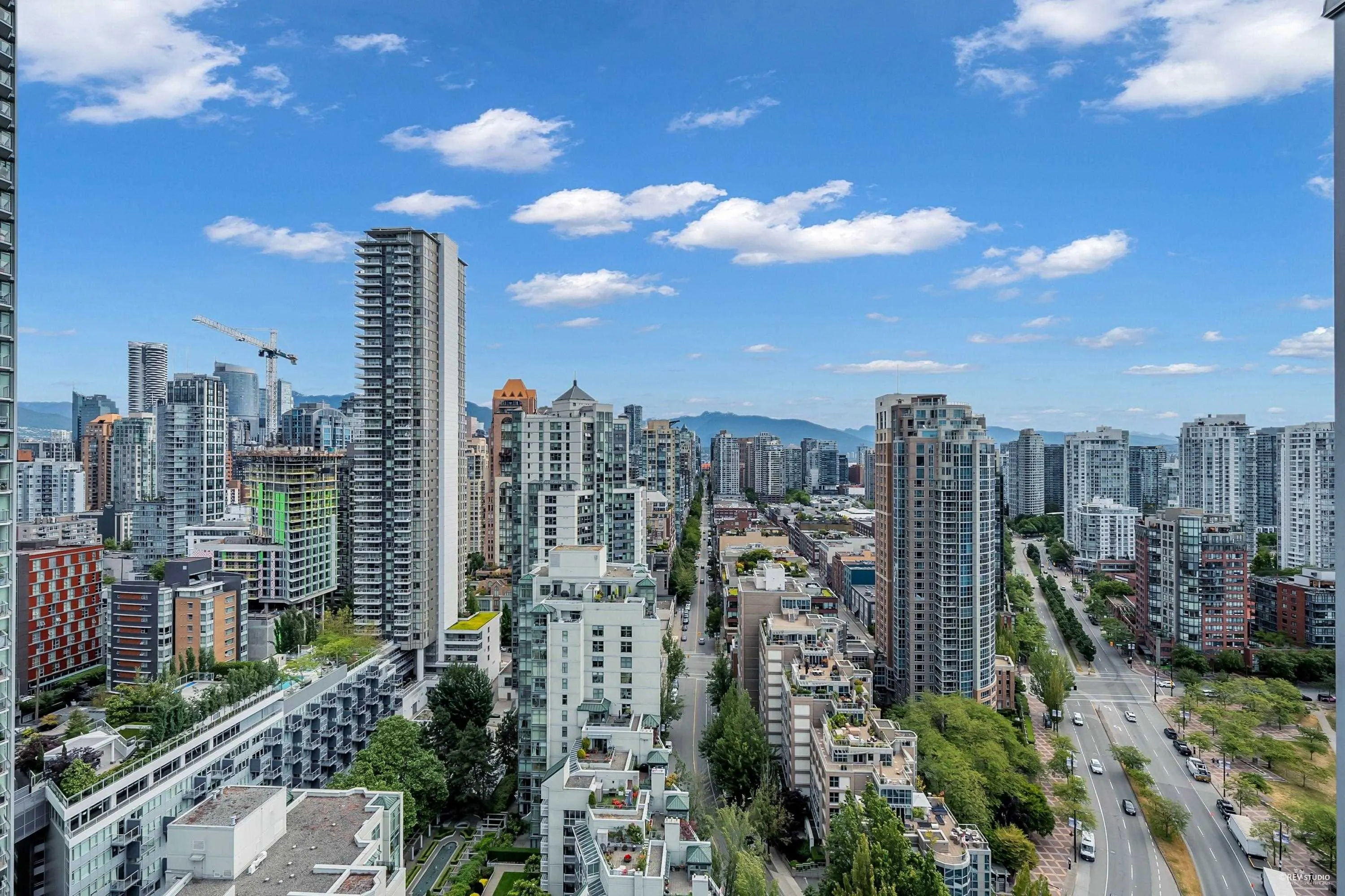 3006 1408 Strathmore Mews