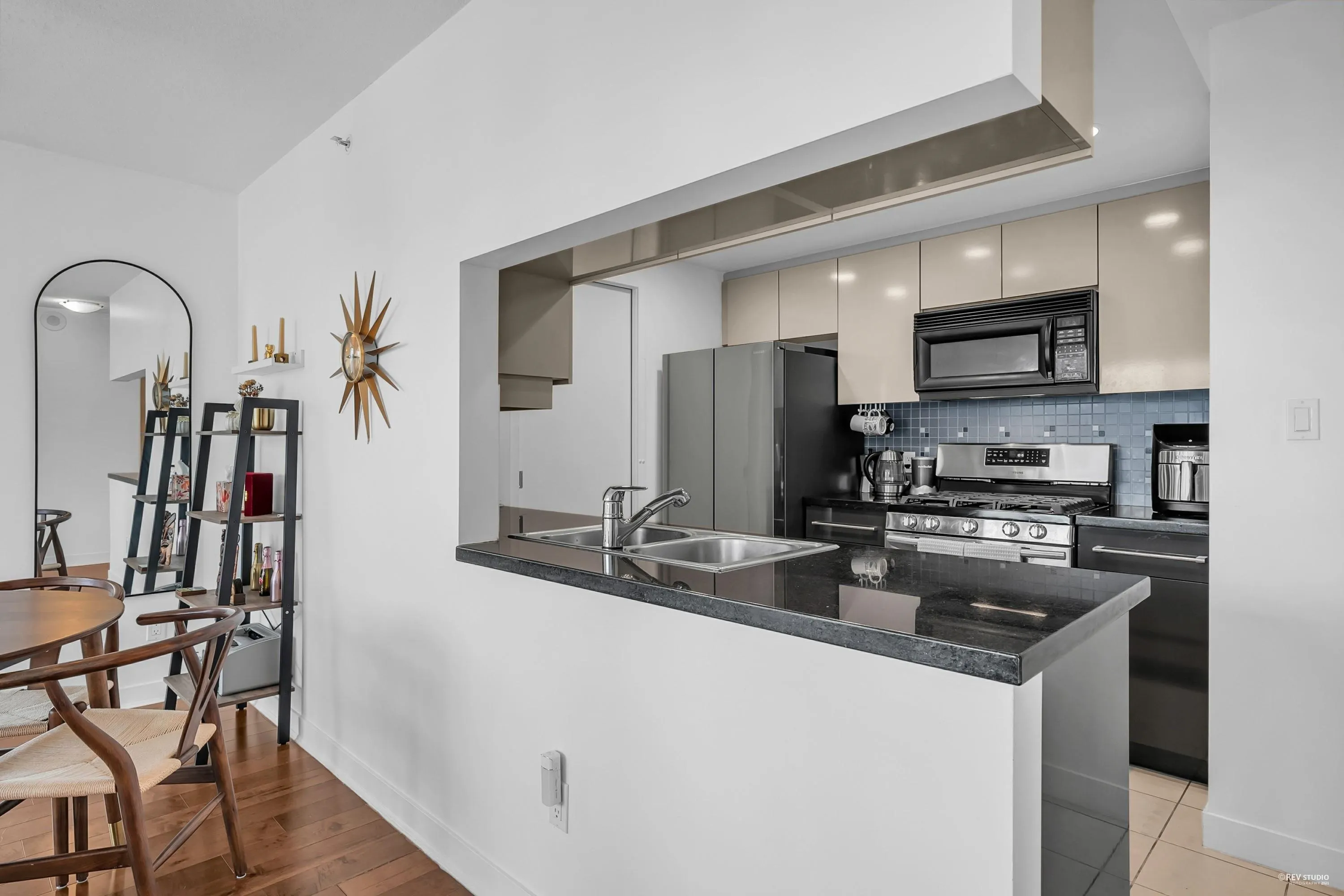 3006 1408 Strathmore Mews