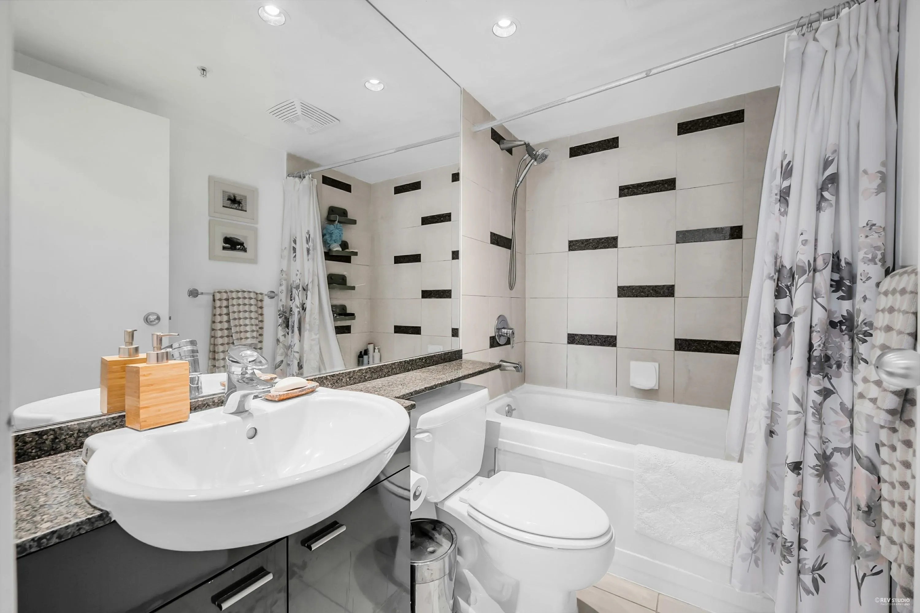 3006 1408 Strathmore Mews