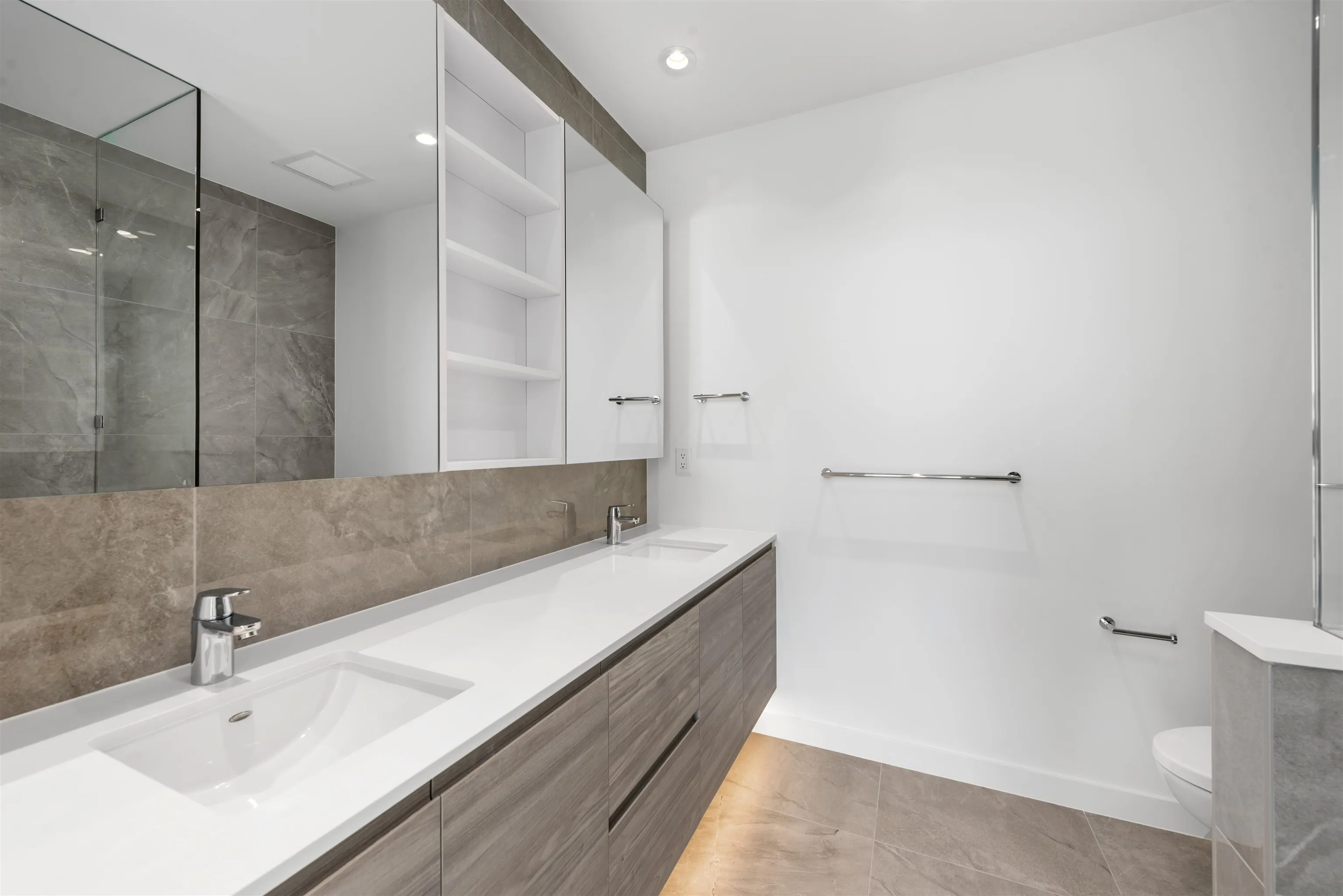 4008 680 Quayside Drive