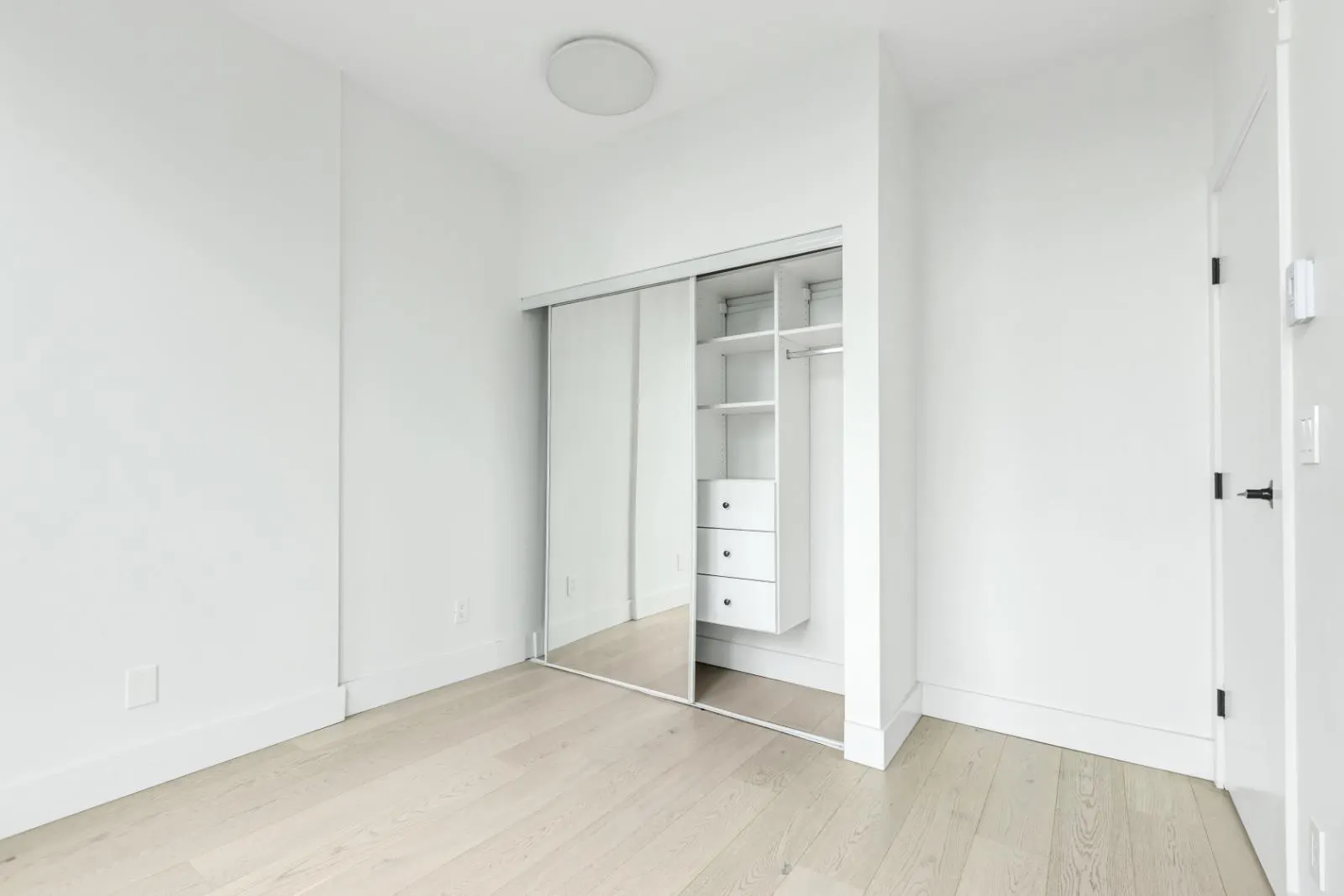 2402 1239 W Georgia Street
