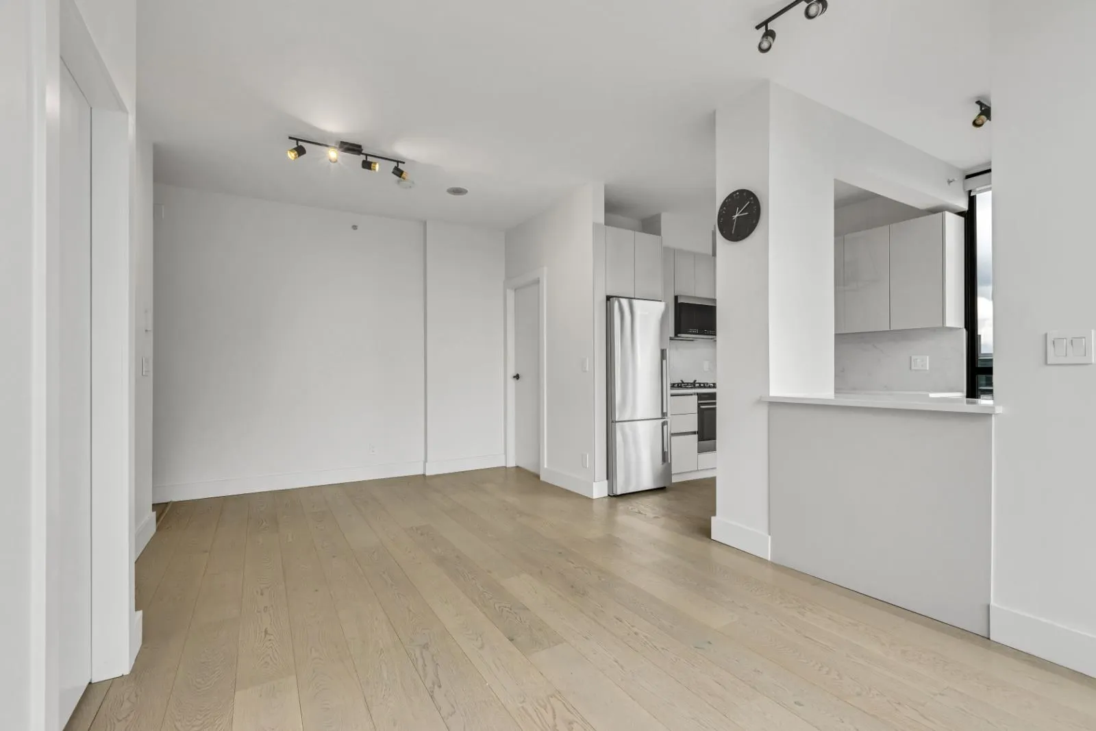 2402 1239 W Georgia Street