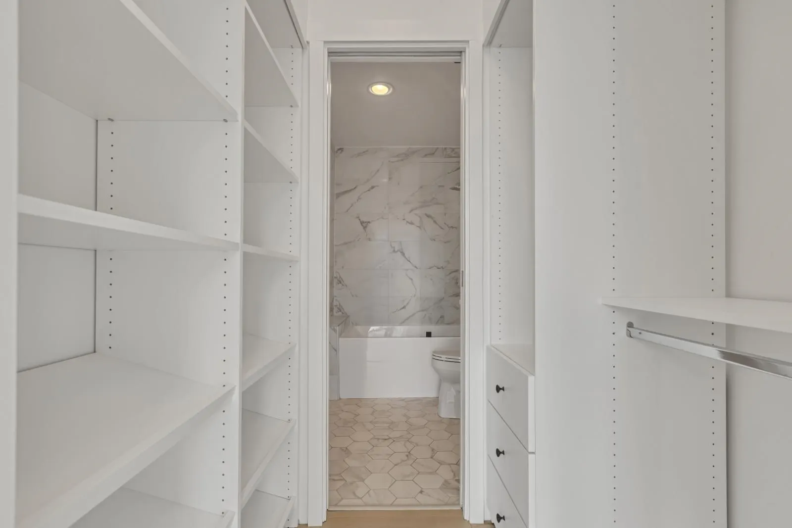 2402 1239 W Georgia Street