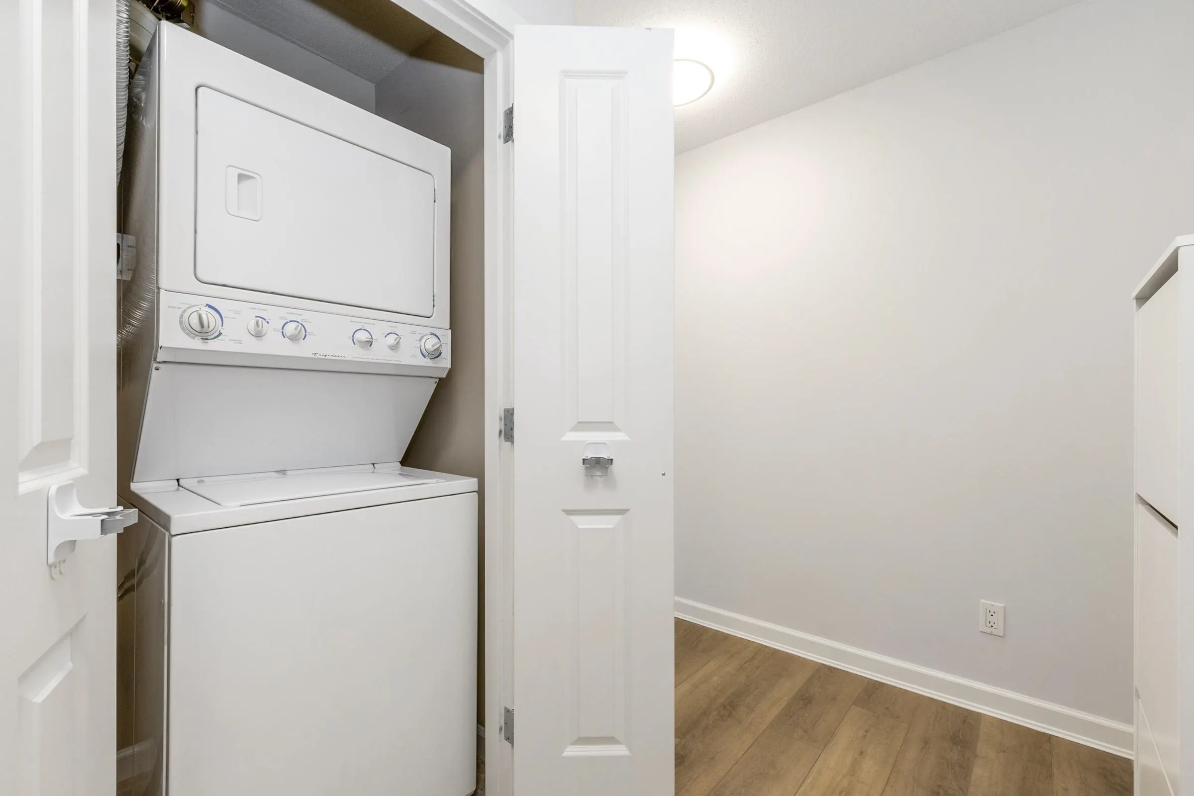 1303 295 Guildford Way