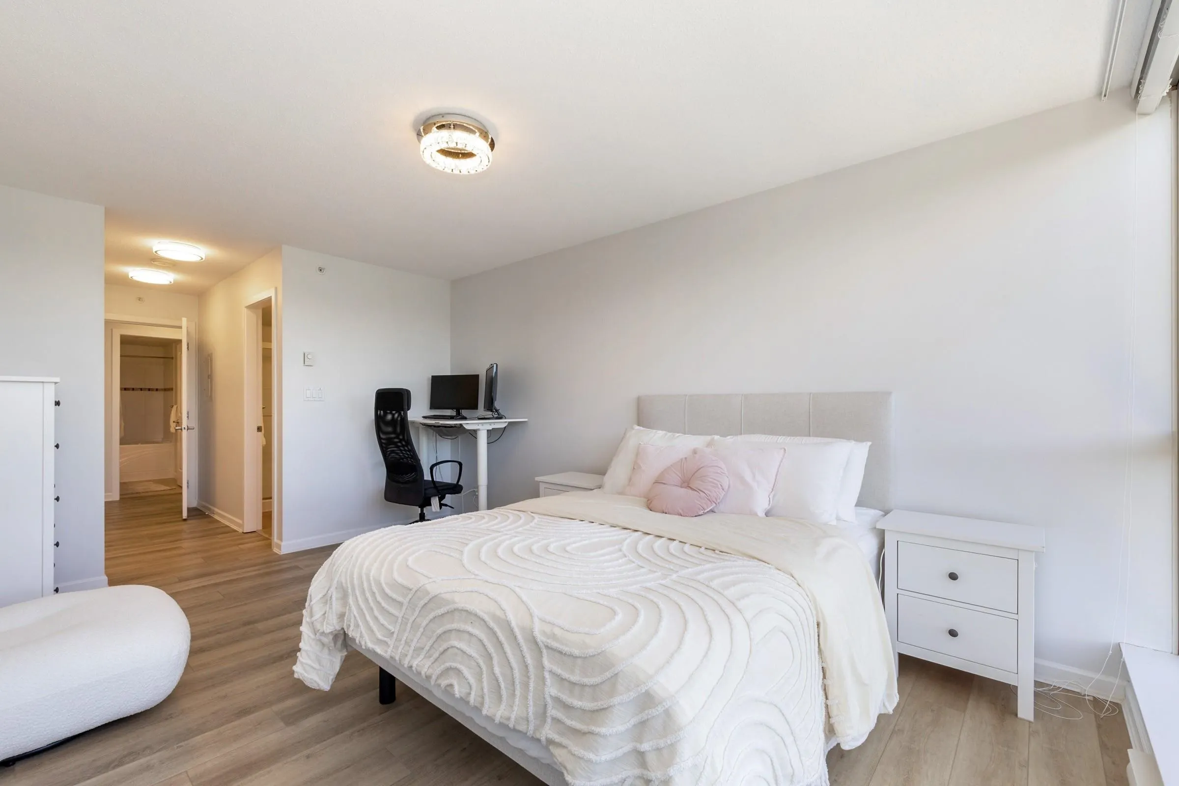 1303 295 Guildford Way