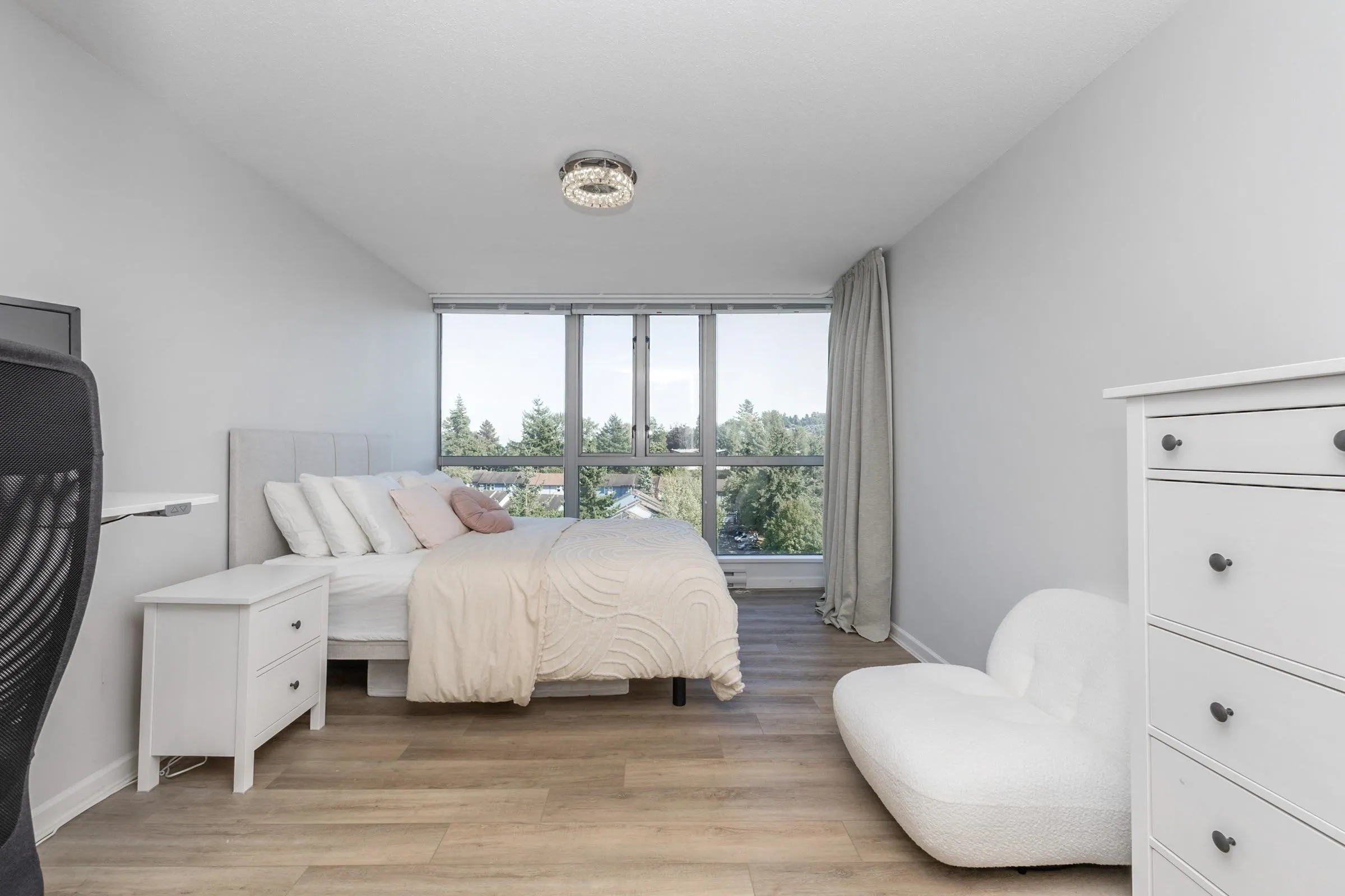 1303 295 Guildford Way