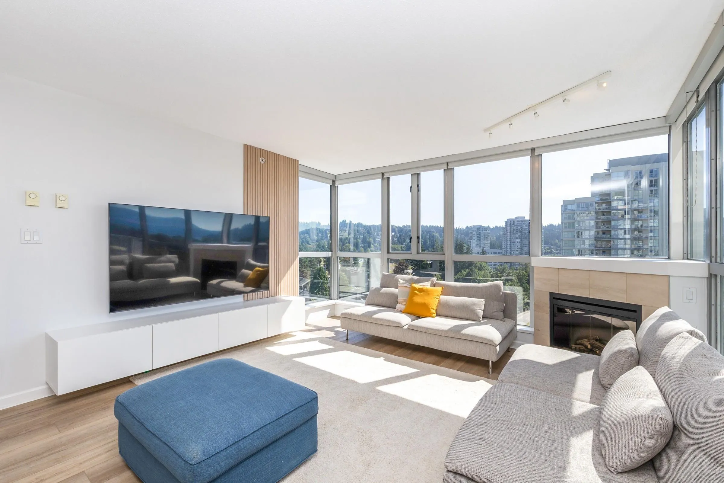 1303 295 Guildford Way